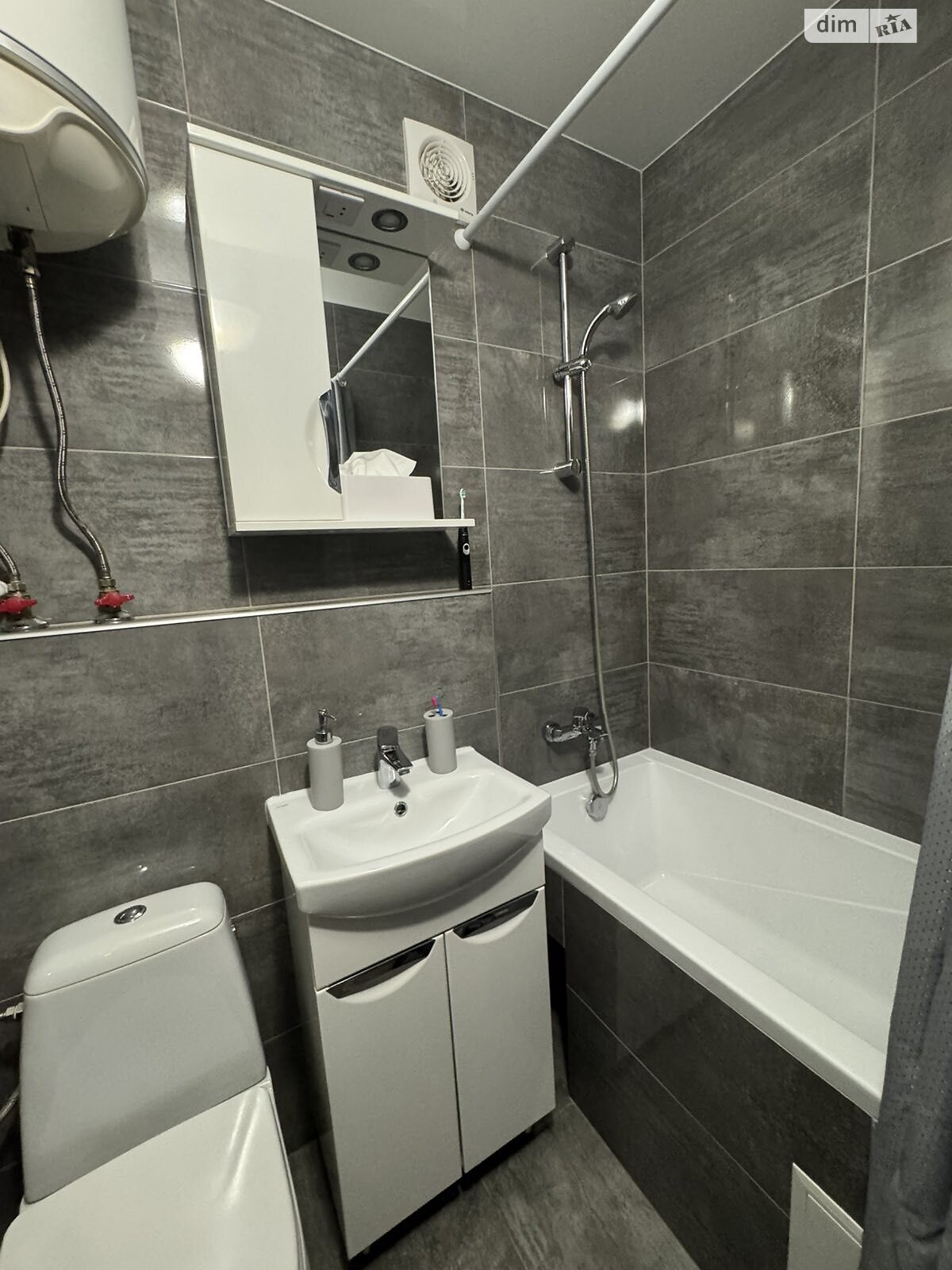 однокімнатна квартира в Львові, район Південний Масив, на вул. Пулюя Івана 12 в довготривалу оренду помісячно фото 1