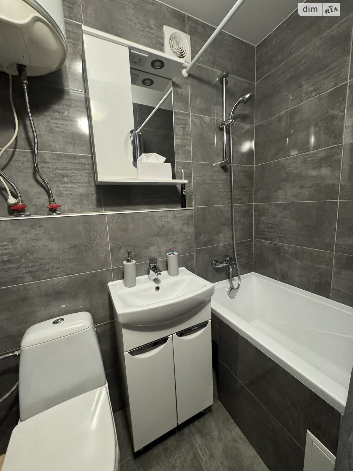 однокімнатна квартира в Львові, район Південний Масив, на вул. Пулюя Івана 12 в довготривалу оренду помісячно фото 1