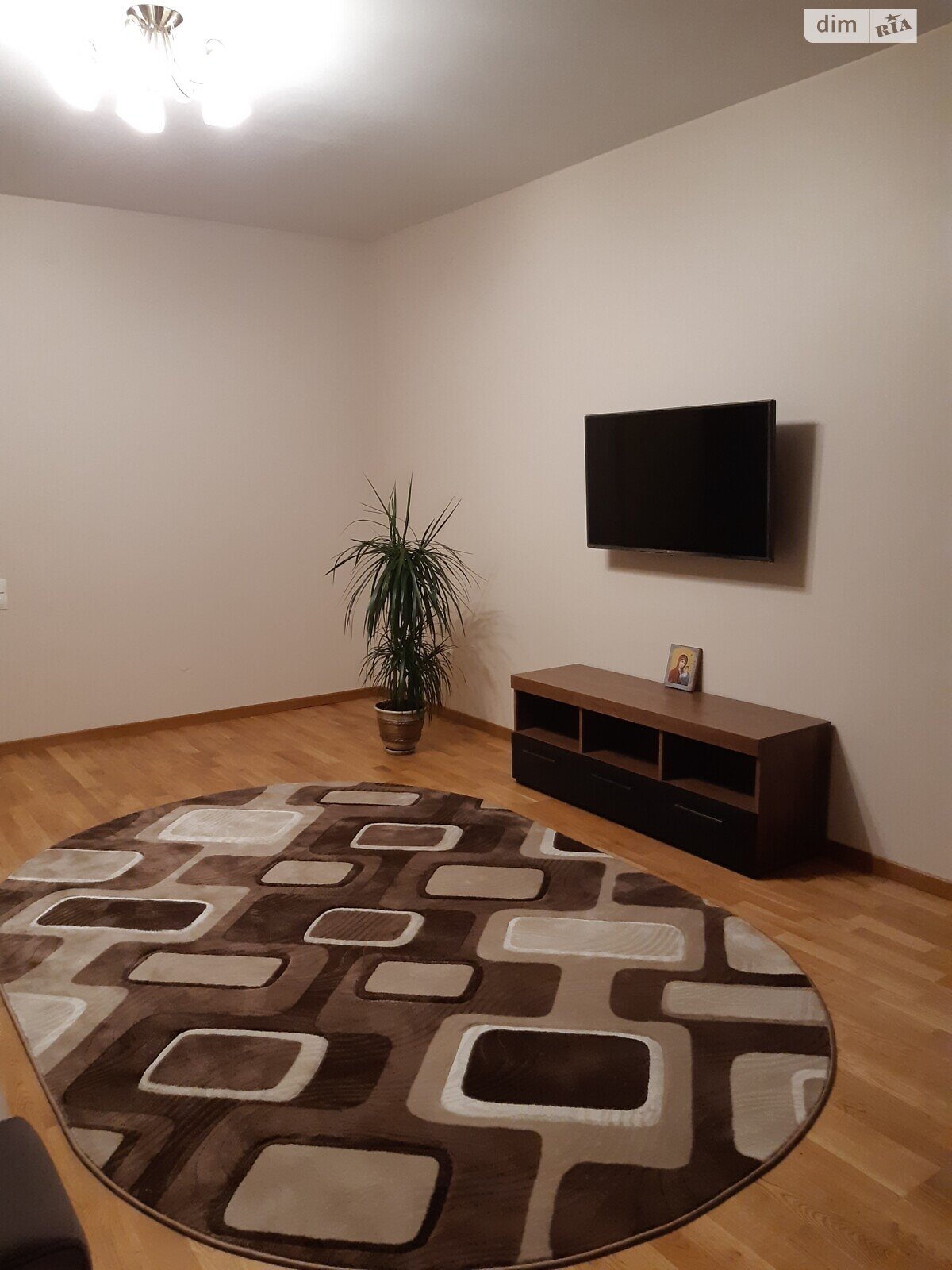 трехкомнатная квартира в Львове, район Замарстынов, на ул. Инструментальная 45 в аренду на долгий срок помесячно фото 1