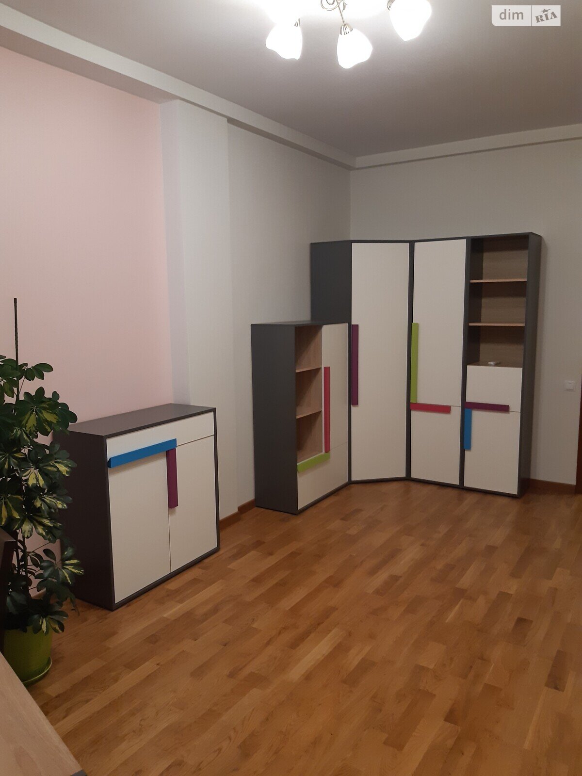 трехкомнатная квартира в Львове, район Замарстынов, на ул. Инструментальная 45 в аренду на долгий срок помесячно фото 1