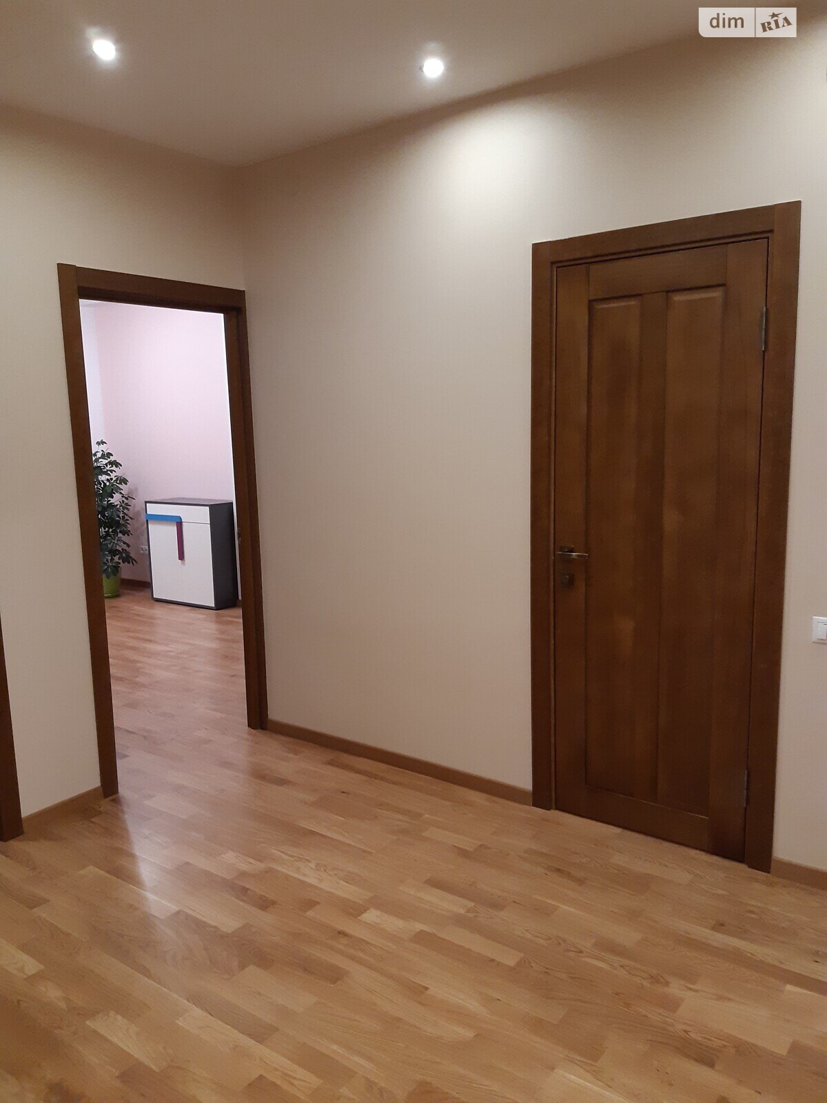 трехкомнатная квартира в Львове, район Замарстынов, на ул. Инструментальная 45 в аренду на долгий срок помесячно фото 1