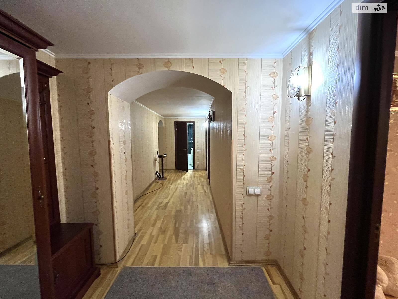 трехкомнатная квартира в Львове, район Збоища, на ул. Плуговая 8А в аренду на долгий срок помесячно фото 1 трехкомнатная квартира в Львове, район Збоища, на ул. Плуговая 8А в аренду на долгий срок помесячно фото 1