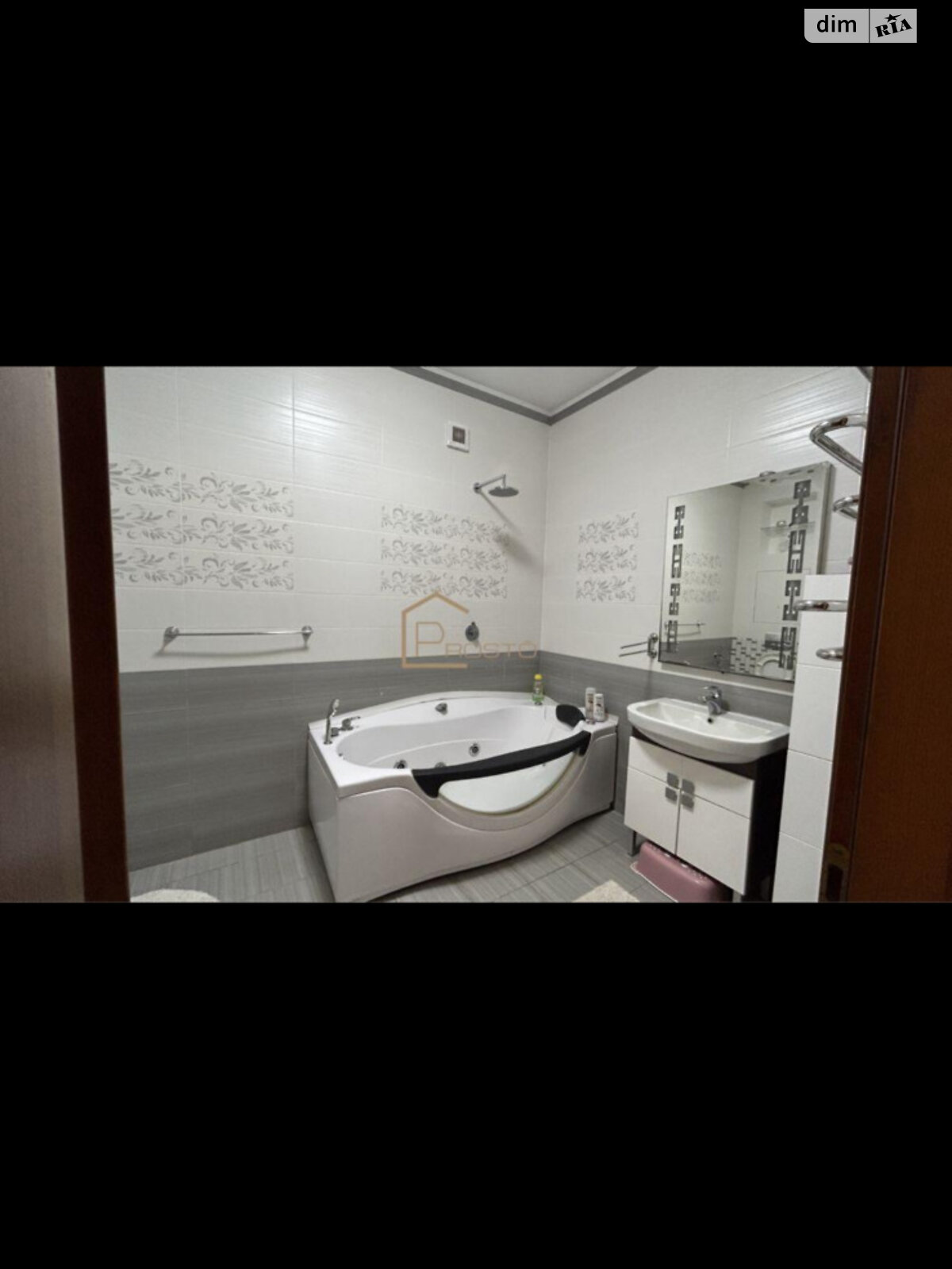 трехкомнатная квартира в Минае, на ул. Августина Волошина 1 в аренду на долгий срок помесячно фото 1 трехкомнатная квартира в Минае, на ул. Августина Волошина 1 в аренду на долгий срок помесячно фото 1