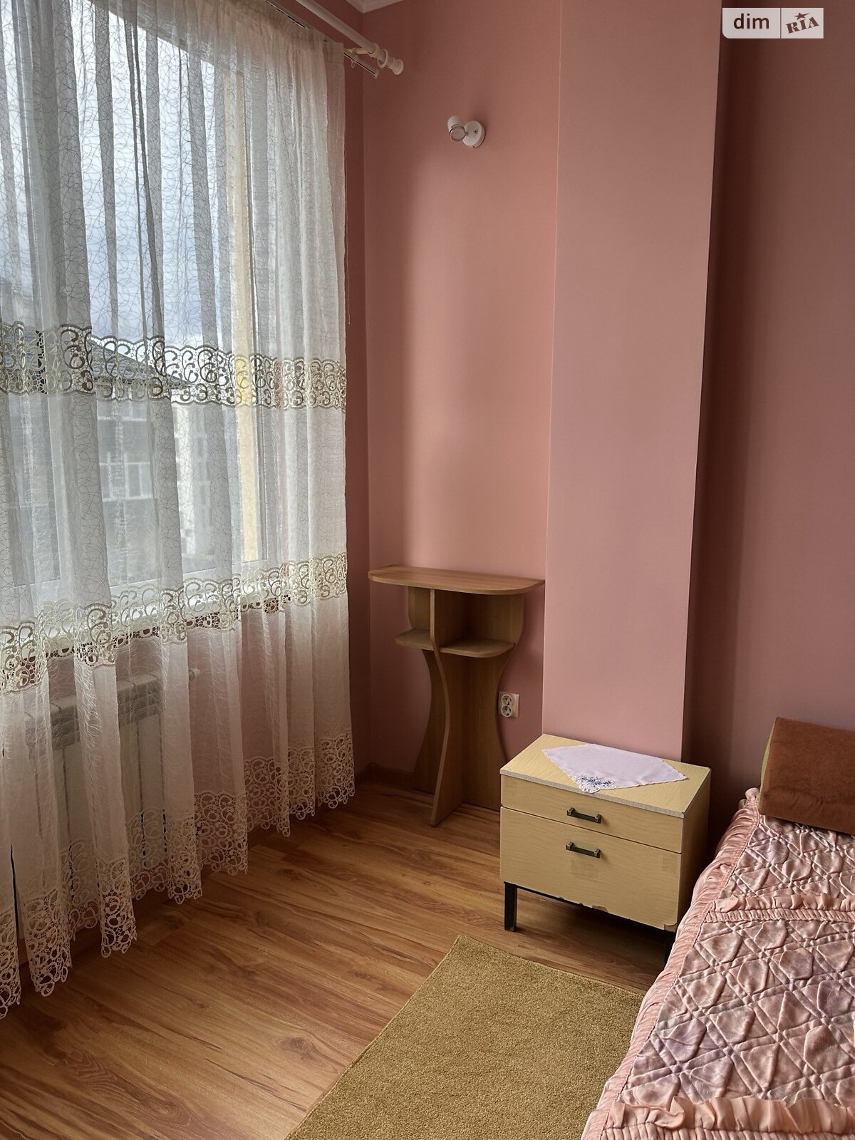 однокімнатна квартира в Минаї, на вул. Августина Волошина в довготривалу оренду помісячно фото 1