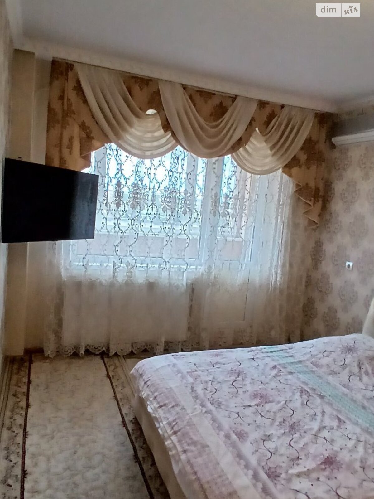 трехкомнатная квартира в Мукачеве, район Росвигово, на ул. Росвиговская 2 в аренду на долгий срок помесячно фото 1