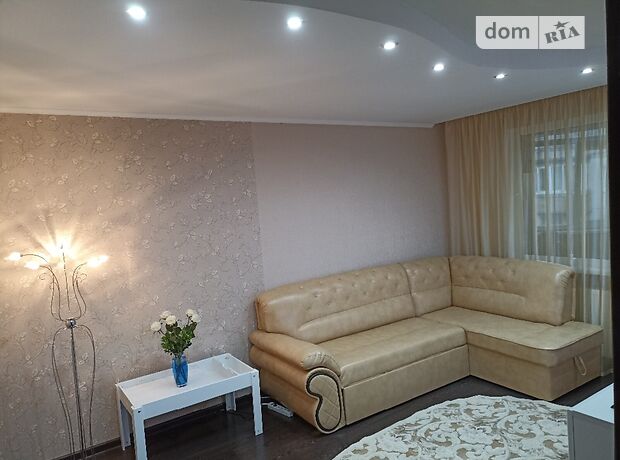 двухкомнатная квартира с мебелью в Мукачеве, район Росвигово, на ул. Росвиговская 3 в аренду на долгий срок помесячно фото 1