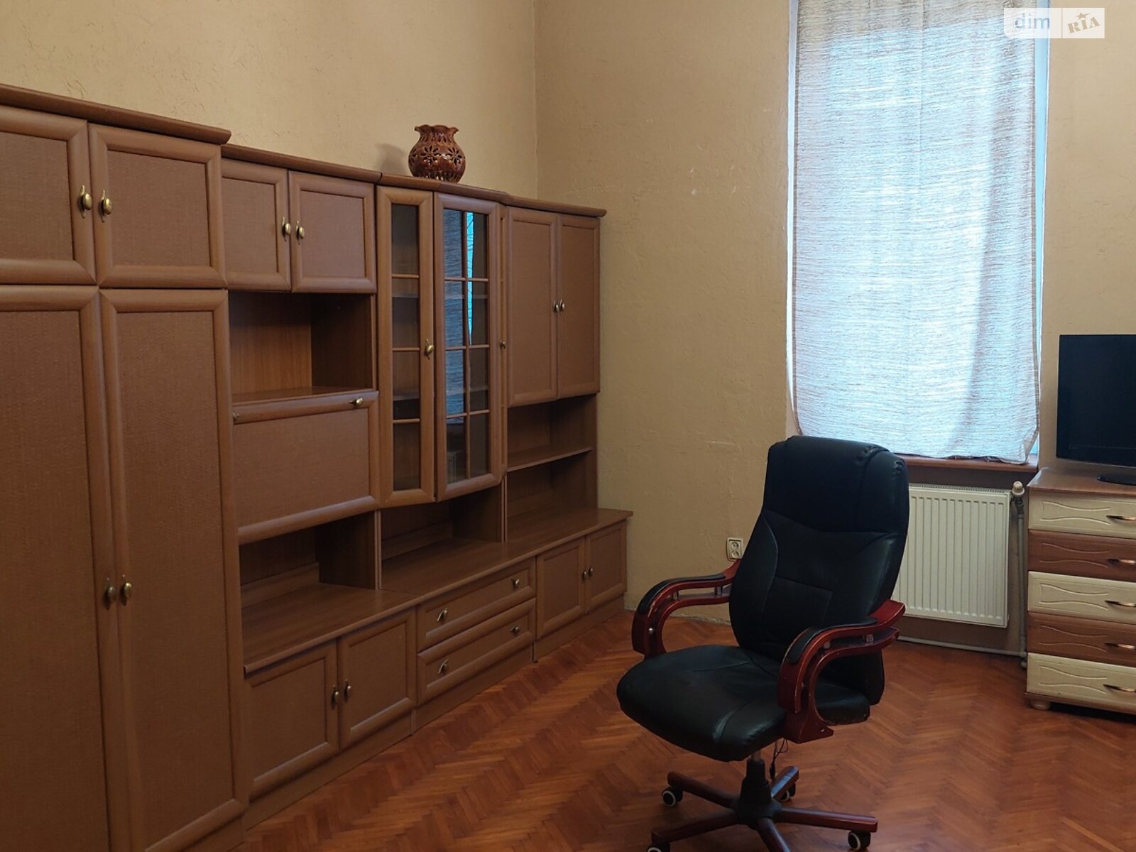 двухкомнатная квартира в Мукачеве, район Центр, на ул. Ивана Сильвая 41, кв. 2 в аренду на долгий срок помесячно фото 1 двухкомнатная квартира в Мукачеве, район Центр, на ул. Ивана Сильвая 41, кв. 2 в аренду на долгий срок помесячно фото 1