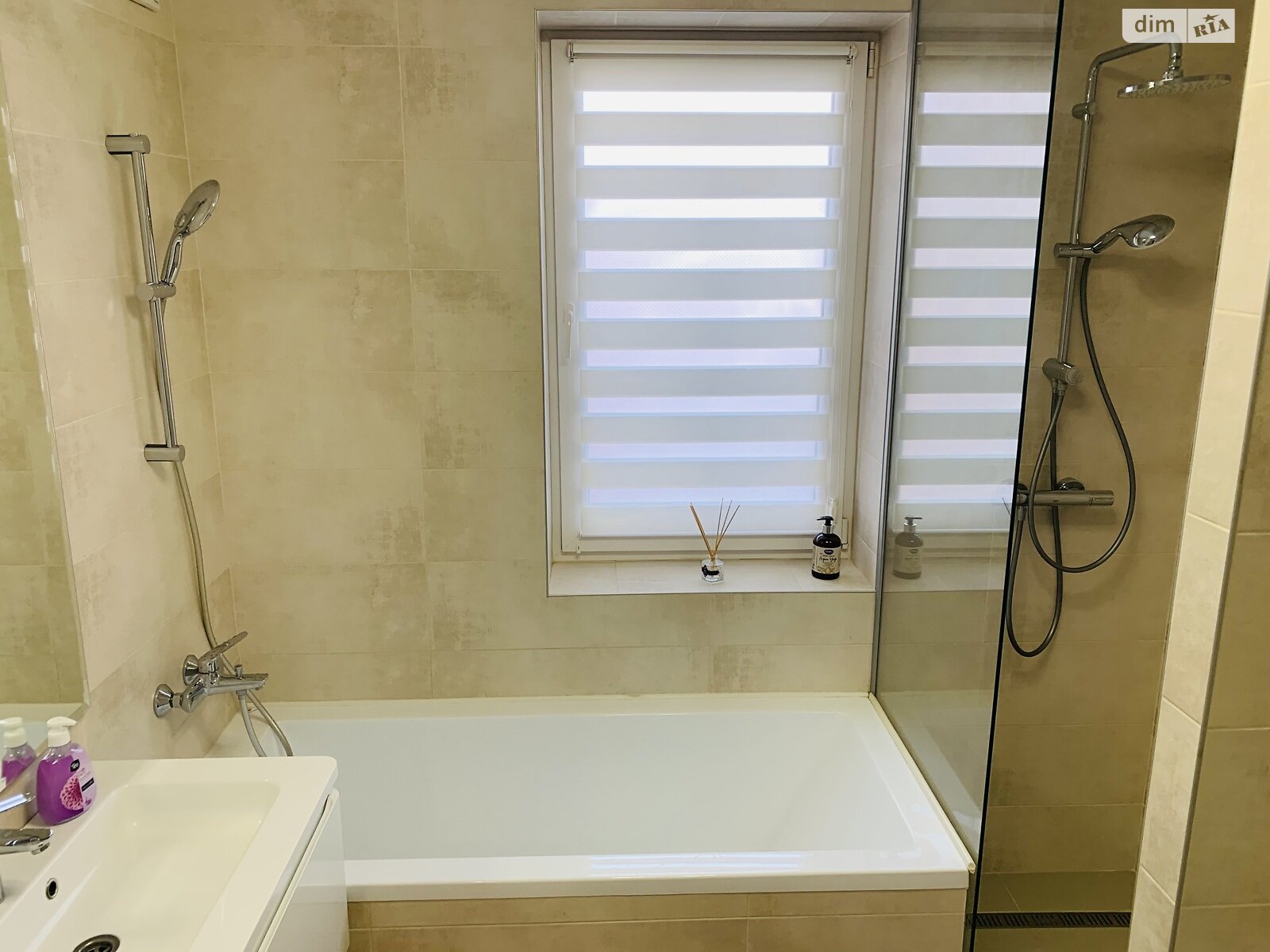 двокімнатна квартира в Мукачеві, на вул. Юрія Герца 2А в довготривалу оренду помісячно фото 1