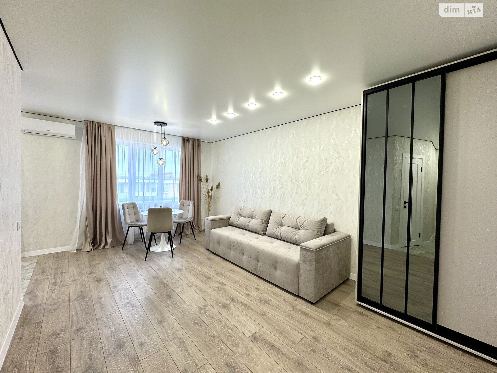 двухкомнатная квартира в Николаеве, район Сухой фонтан, на ул. Рабочая в аренду на долгий срок помесячно фото 1 двухкомнатная квартира в Николаеве, район Сухой фонтан, на ул. Рабочая в аренду на долгий срок помесячно фото 1