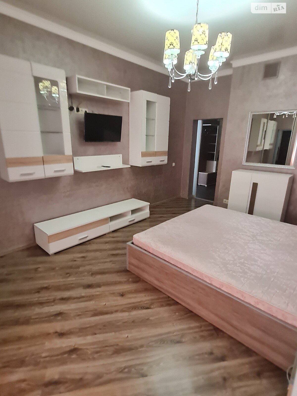 трехкомнатная квартира в Николаеве, район Центр, на ул. Адмиральская 31Б в аренду на долгий срок помесячно фото 1