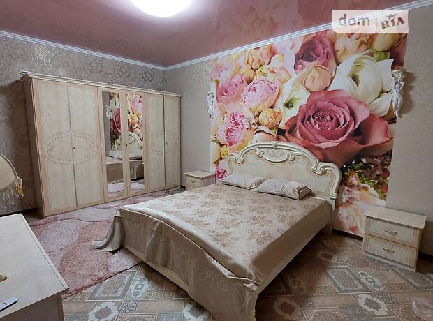 четырехкомнатная квартира с мебелью в Николаеве, район Центр, на ул. Сенная в аренду на долгий срок помесячно фото 1