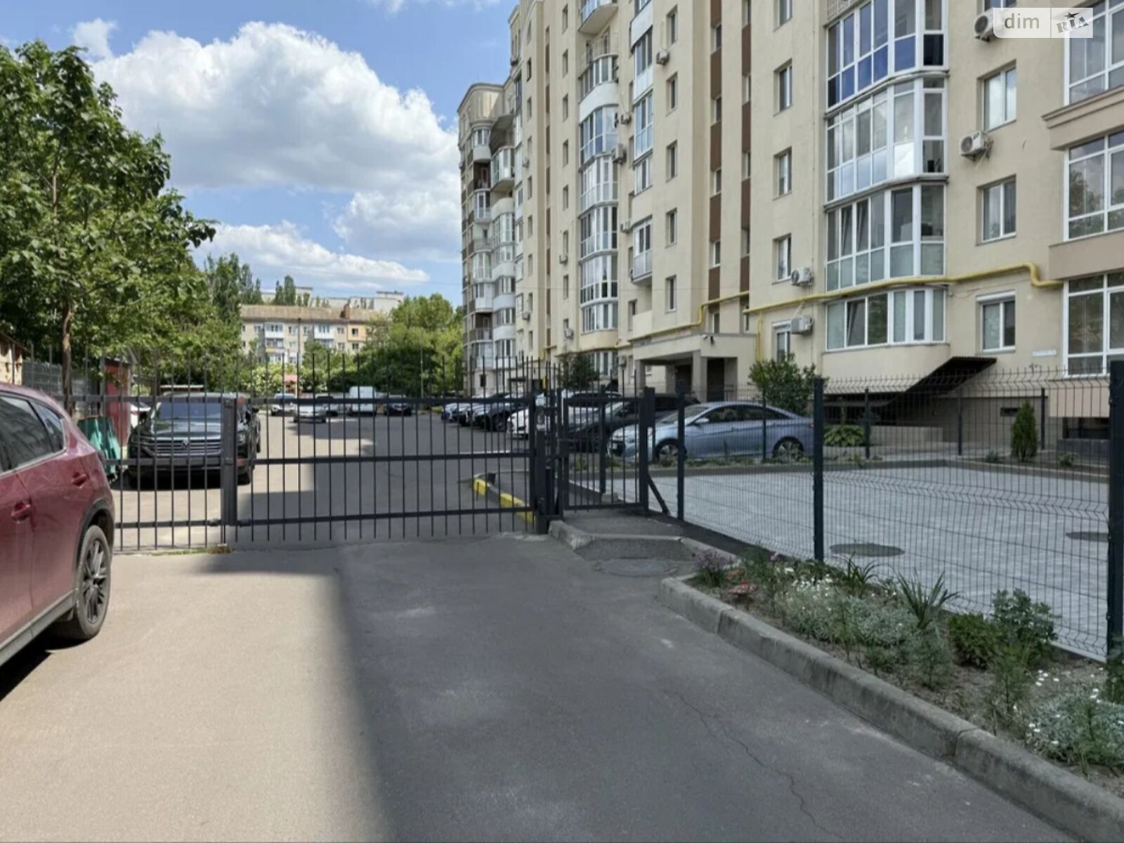 трикімнатна квартира в Миколаєві, район Центральний, на вул. Ігора Бедзая в довготривалу оренду помісячно фото 1