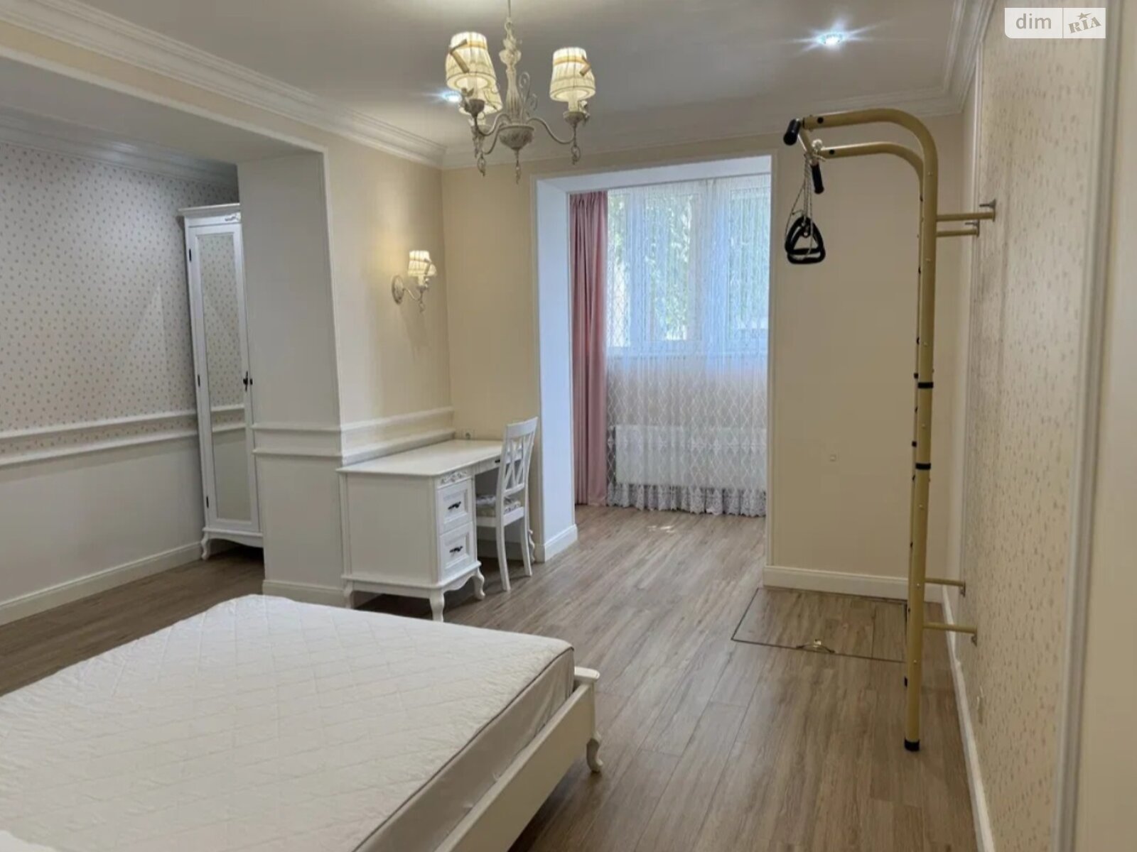 трикімнатна квартира в Миколаєві, район Центральний, на вул. Ігора Бедзая в довготривалу оренду помісячно фото 1