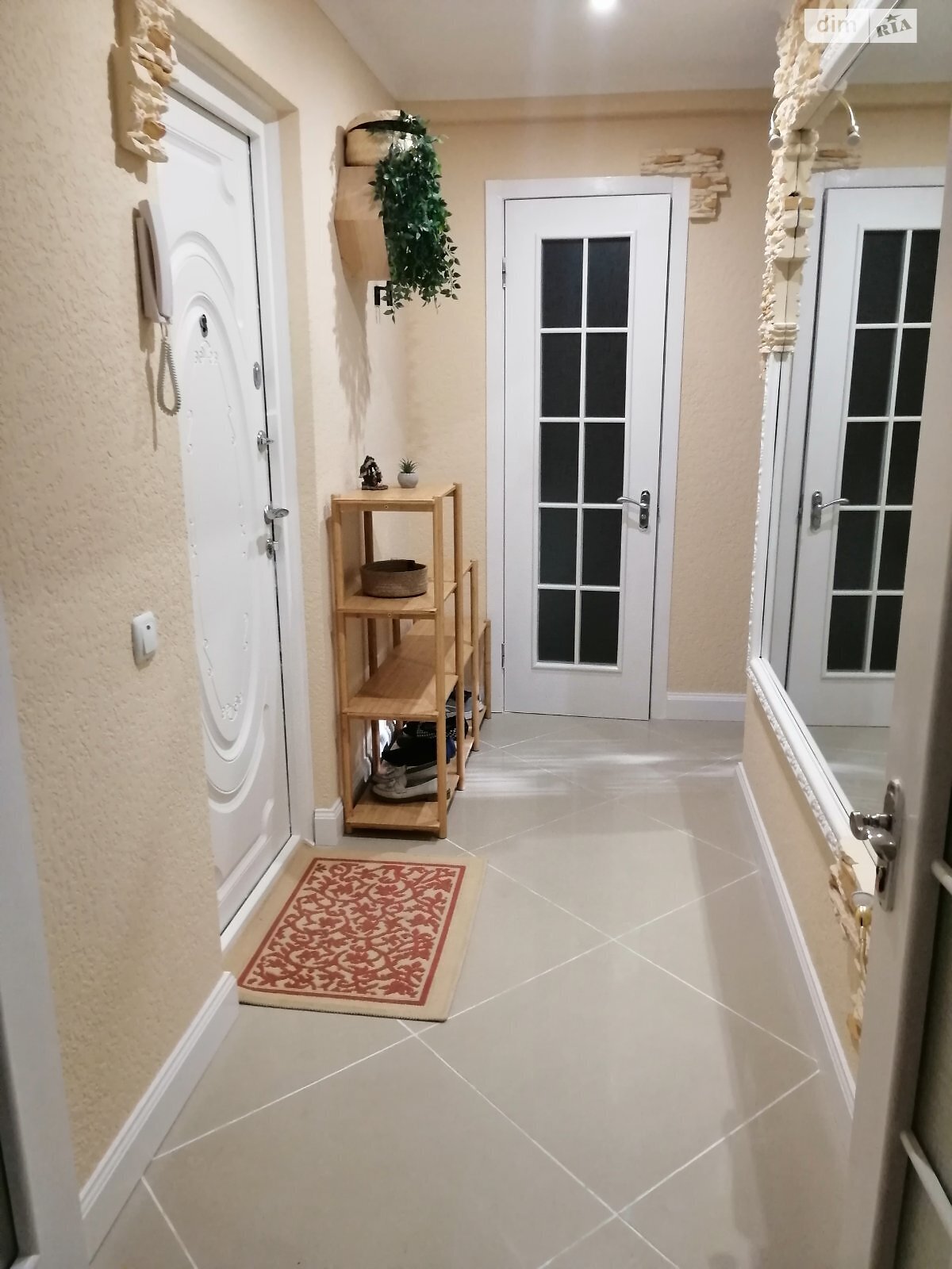 трехкомнатная квартира в Николаеве, район Центральный, на просп. Центральный в аренду на долгий срок помесячно фото 1 трехкомнатная квартира в Николаеве, район Центральный, на просп. Центральный в аренду на долгий срок помесячно фото 1