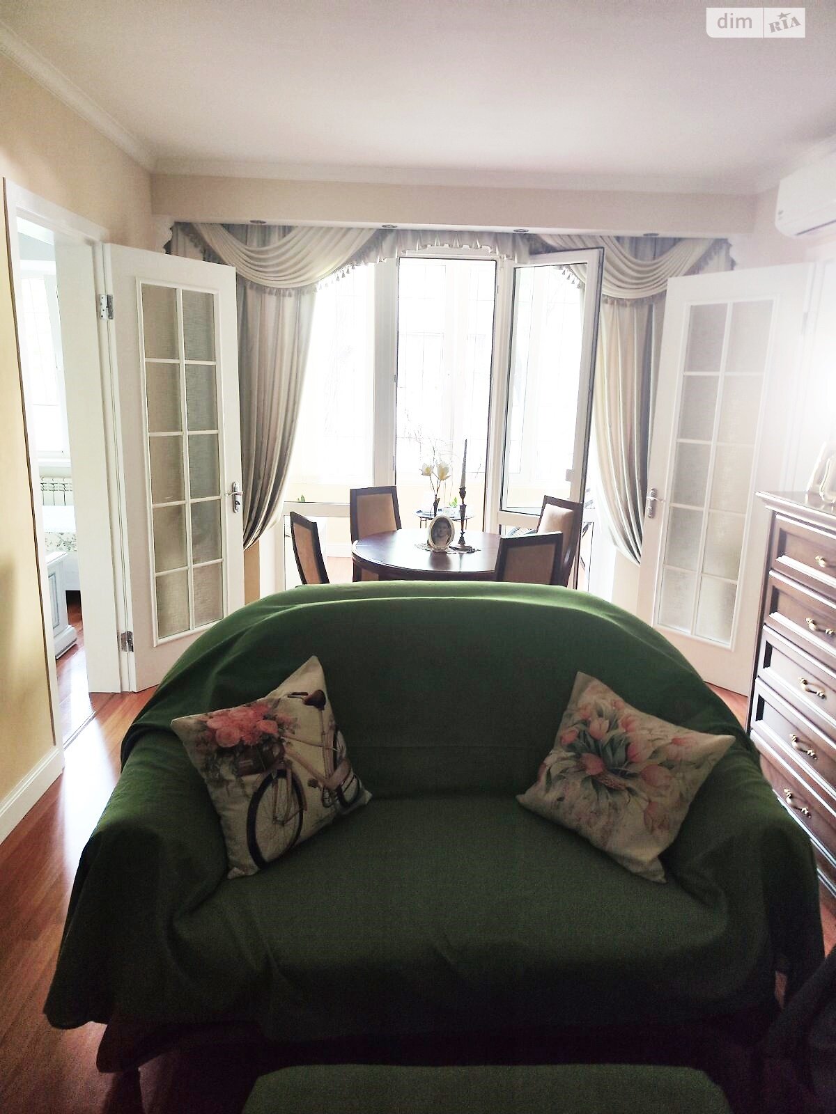 трехкомнатная квартира в Николаеве, район Центральный, на просп. Центральный в аренду на долгий срок помесячно фото 1 трехкомнатная квартира в Николаеве, район Центральный, на просп. Центральный в аренду на долгий срок помесячно фото 1