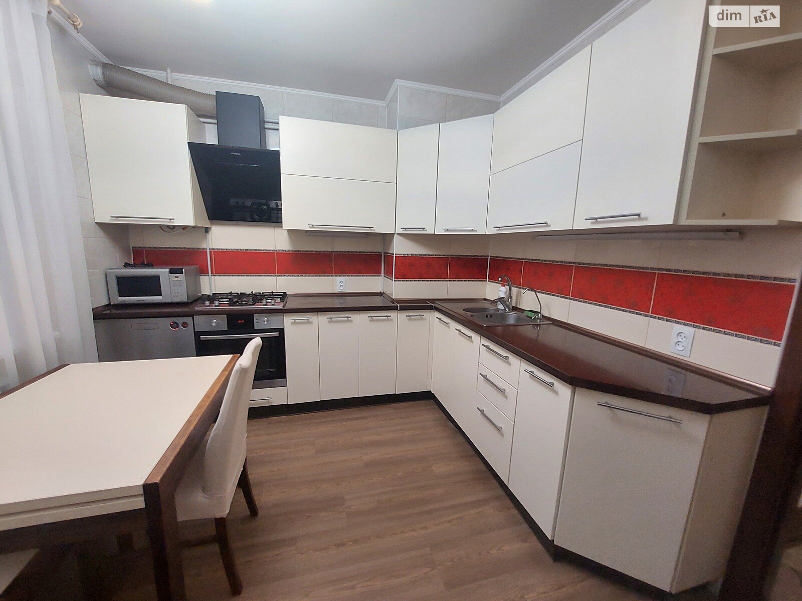 трехкомнатная квартира в Николаеве, район Заводской, на ул. Глеба Бабыча в аренду на долгий срок помесячно фото 1 трехкомнатная квартира в Николаеве, район Заводской, на ул. Глеба Бабыча в аренду на долгий срок помесячно фото 1