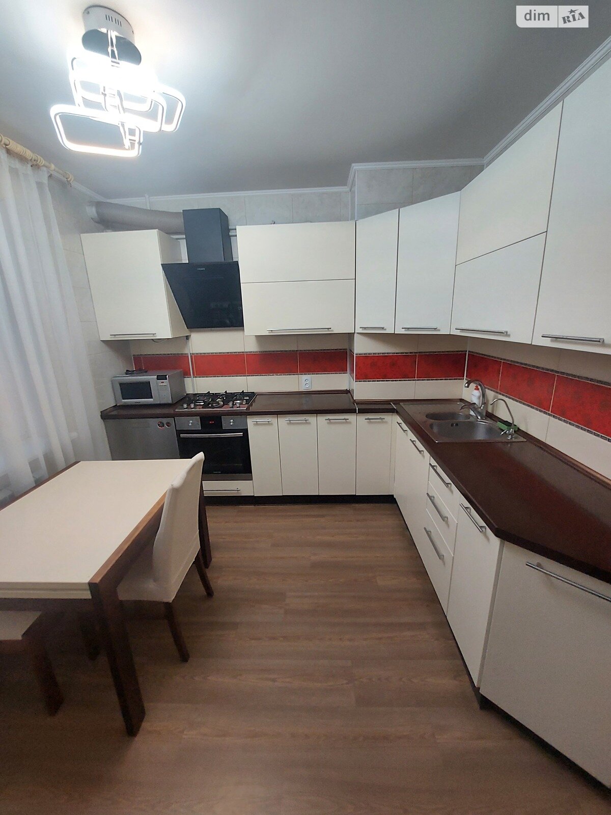 трехкомнатная квартира в Николаеве, район Заводской, на ул. Глеба Бабыча в аренду на долгий срок помесячно фото 1 трехкомнатная квартира в Николаеве, район Заводской, на ул. Глеба Бабыча в аренду на долгий срок помесячно фото 1