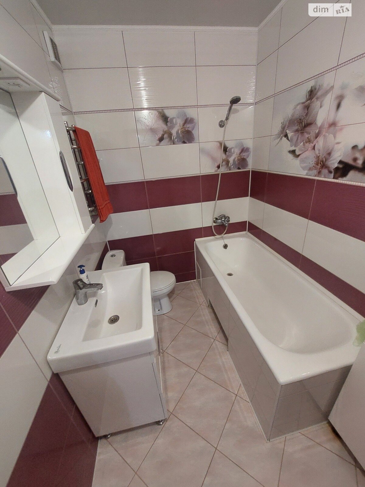 трехкомнатная квартира в Николаеве, район Заводской, на ул. Глеба Бабыча в аренду на долгий срок помесячно фото 1 трехкомнатная квартира в Николаеве, район Заводской, на ул. Глеба Бабыча в аренду на долгий срок помесячно фото 1