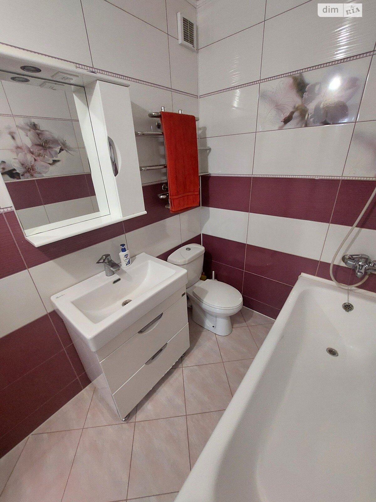 трехкомнатная квартира в Николаеве, район Заводской, на ул. Глеба Бабыча в аренду на долгий срок помесячно фото 1 трехкомнатная квартира в Николаеве, район Заводской, на ул. Глеба Бабыча в аренду на долгий срок помесячно фото 1