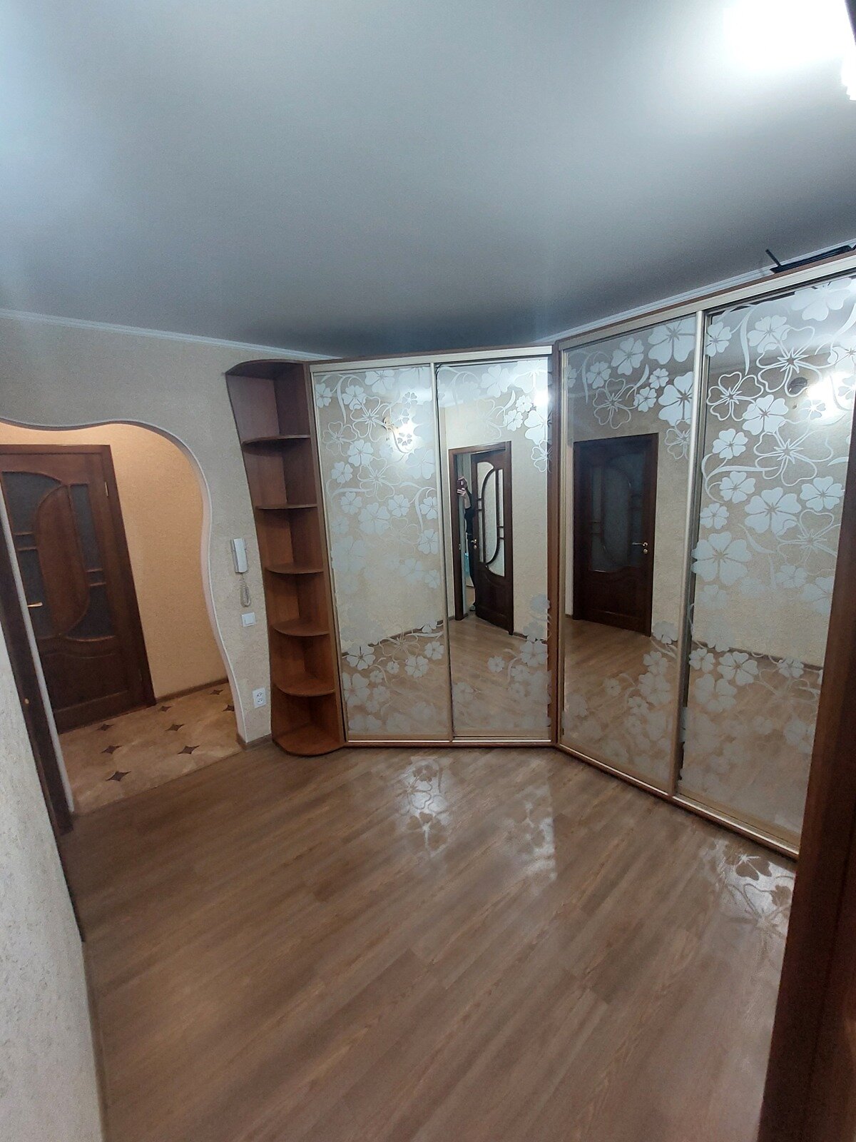 трехкомнатная квартира в Николаеве, район Заводской, на ул. Глеба Бабыча в аренду на долгий срок помесячно фото 1 трехкомнатная квартира в Николаеве, район Заводской, на ул. Глеба Бабыча в аренду на долгий срок помесячно фото 1