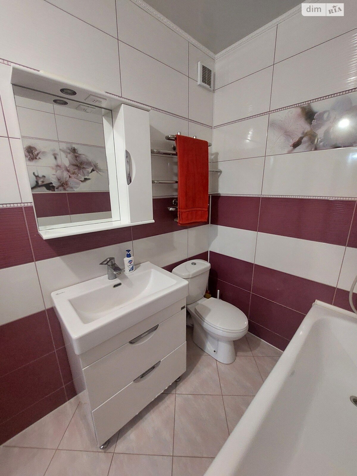 трехкомнатная квартира в Николаеве, район Заводской, на ул. Глеба Бабыча в аренду на долгий срок помесячно фото 1 трехкомнатная квартира в Николаеве, район Заводской, на ул. Глеба Бабыча в аренду на долгий срок помесячно фото 1