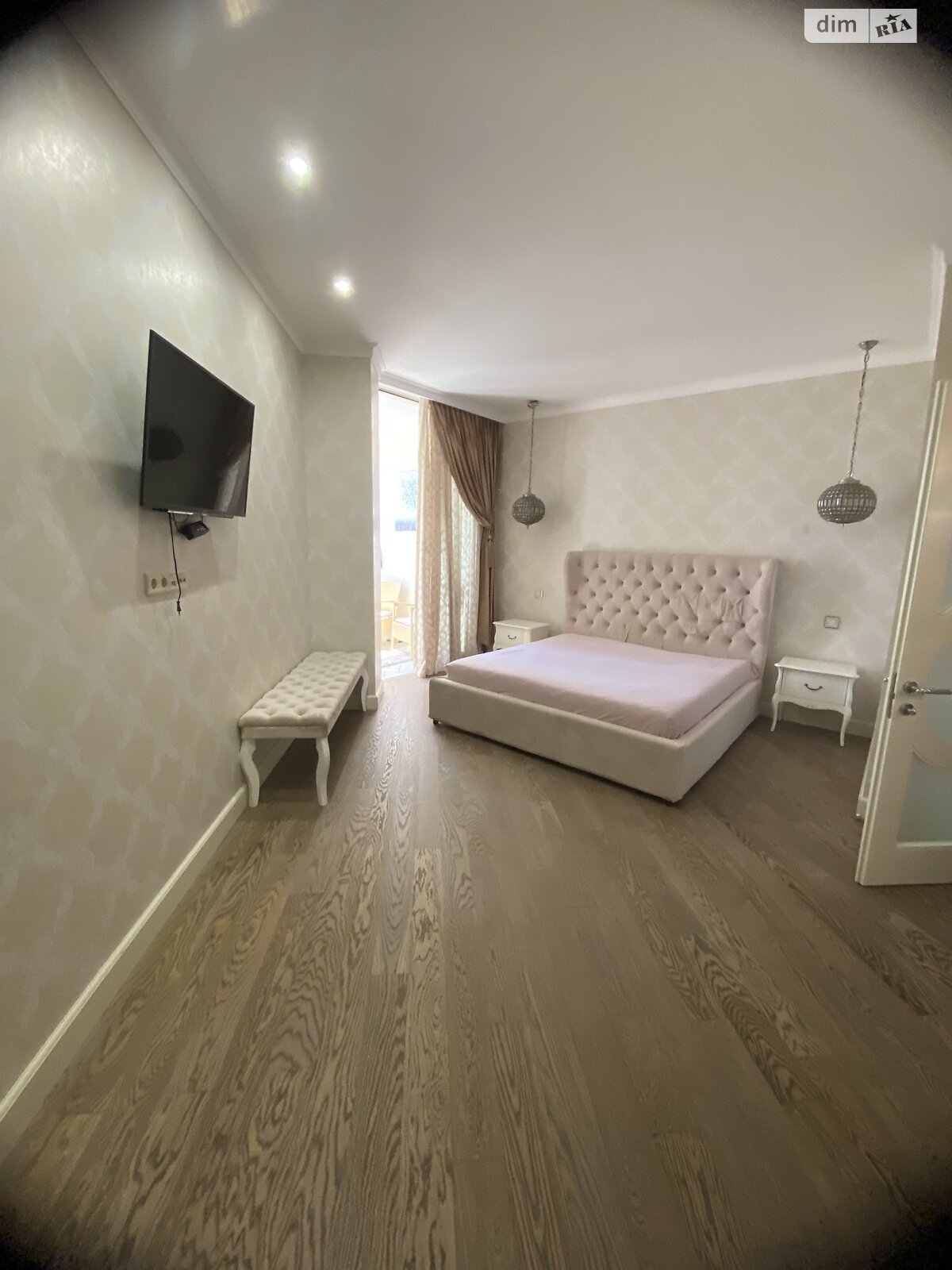 трехкомнатная квартира в Одессе, район Приморский, на плато Аркадийское 5А корпус 2 в аренду на долгий срок помесячно фото 1 трехкомнатная квартира в Одессе, район Приморский, на плато Аркадийское 5А корпус 2 в аренду на долгий срок помесячно фото 1