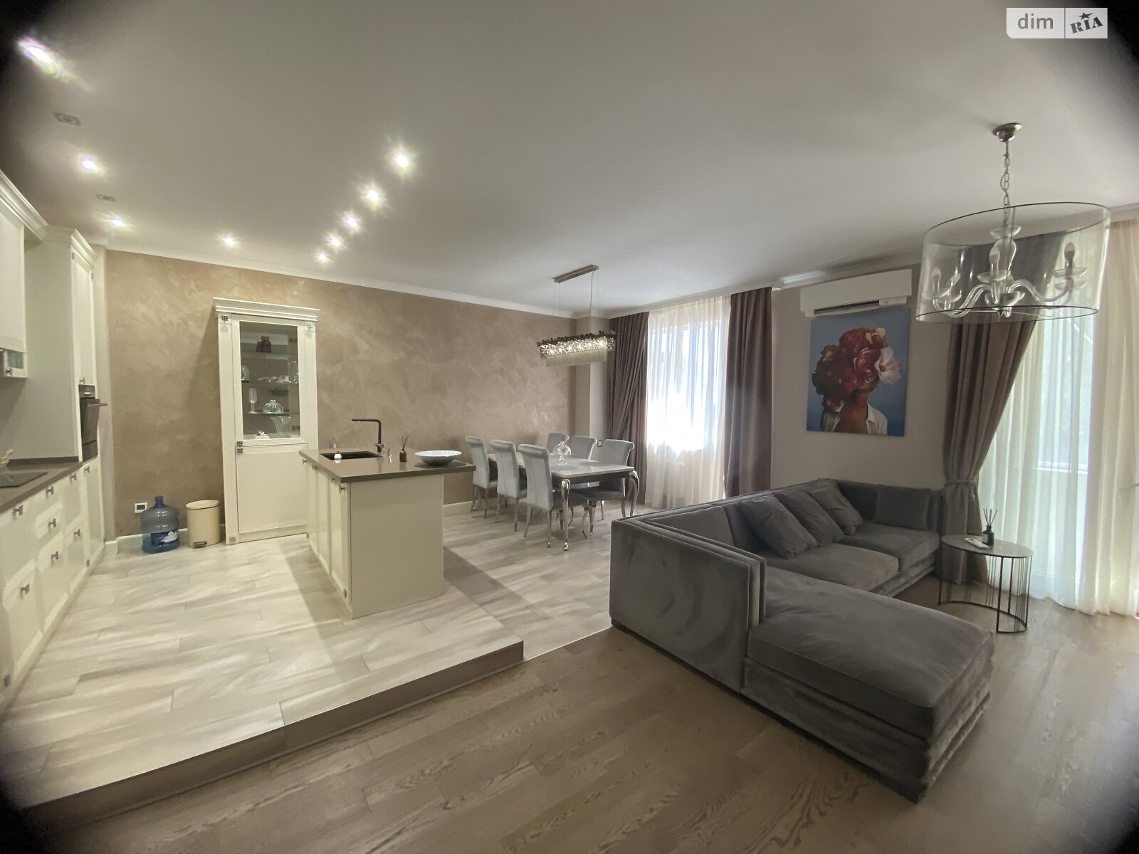 трехкомнатная квартира в Одессе, район Приморский, на плато Аркадийское 5А корпус 2 в аренду на долгий срок помесячно фото 1 трехкомнатная квартира в Одессе, район Приморский, на плато Аркадийское 5А корпус 2 в аренду на долгий срок помесячно фото 1