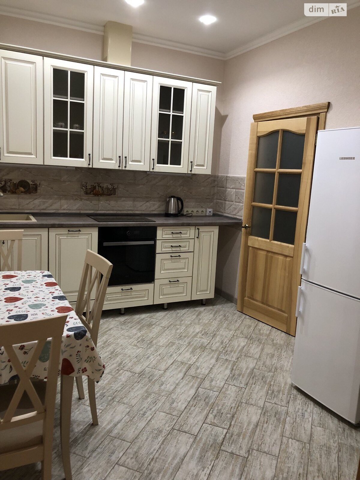 двокімнатна квартира в Одесі, район Аркадія, на плато Аркадійське 9, кв. 92 в довготривалу оренду помісячно фото 1 двокімнатна квартира в Одесі, район Аркадія, на плато Аркадійське 9, кв. 92 в довготривалу оренду помісячно фото 1