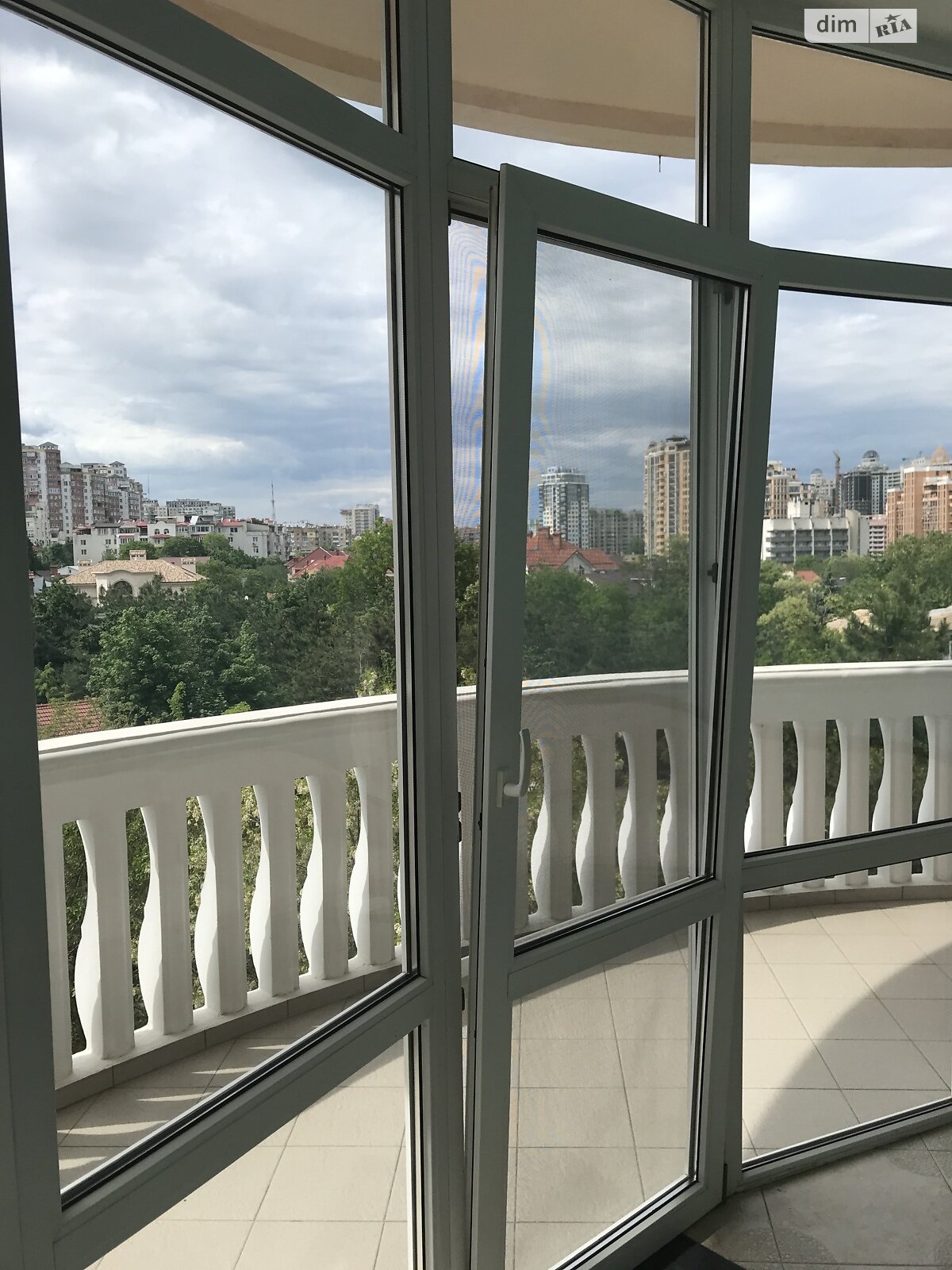 четырехкомнатная квартира в Одессе, район Аркадия, на ул. Балтиморская 9А в аренду на долгий срок помесячно фото 1