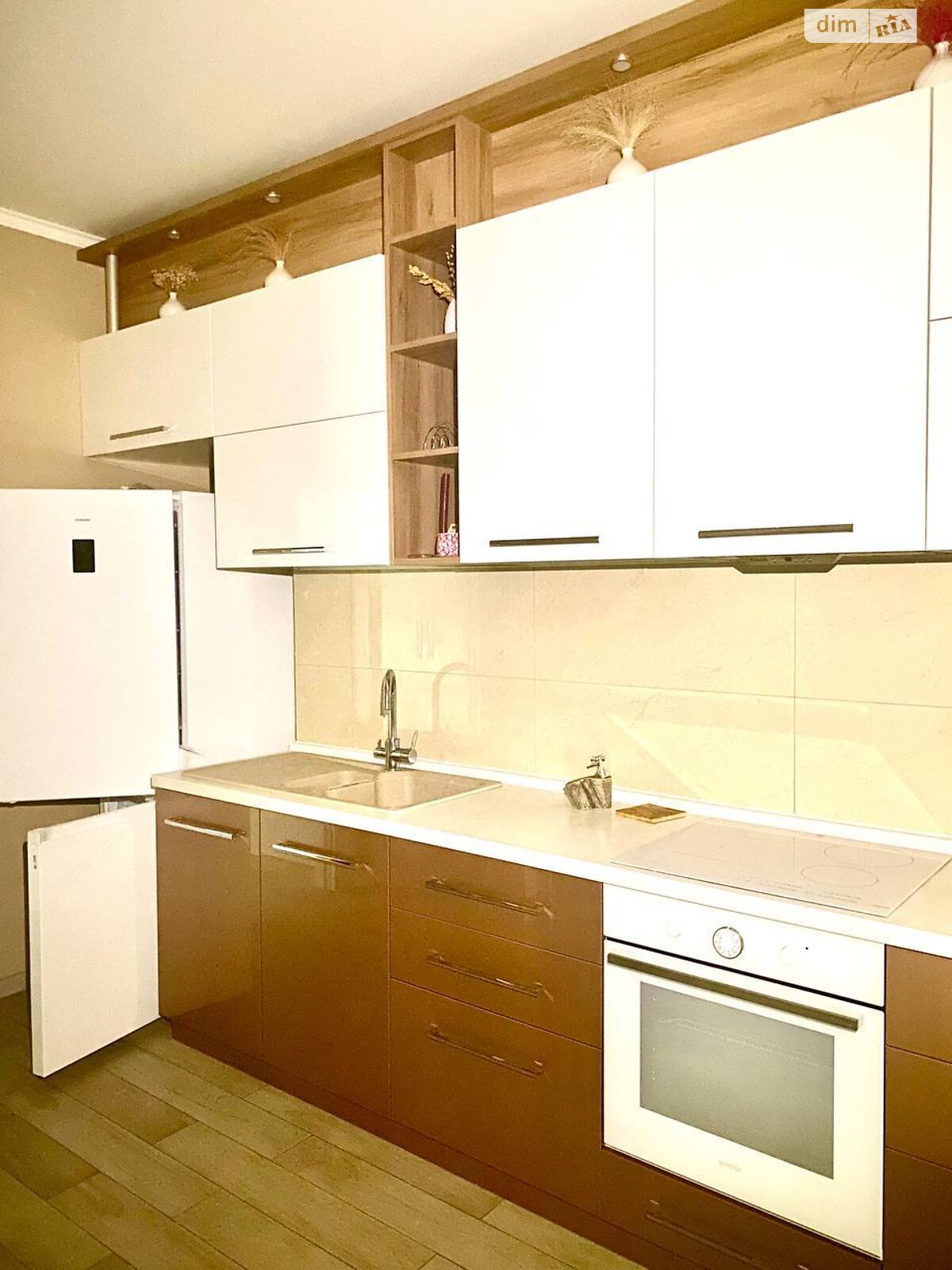 двухкомнатная квартира в Одессе, район Аркадия, на ул. Добровольцев в аренду на долгий срок помесячно фото 1