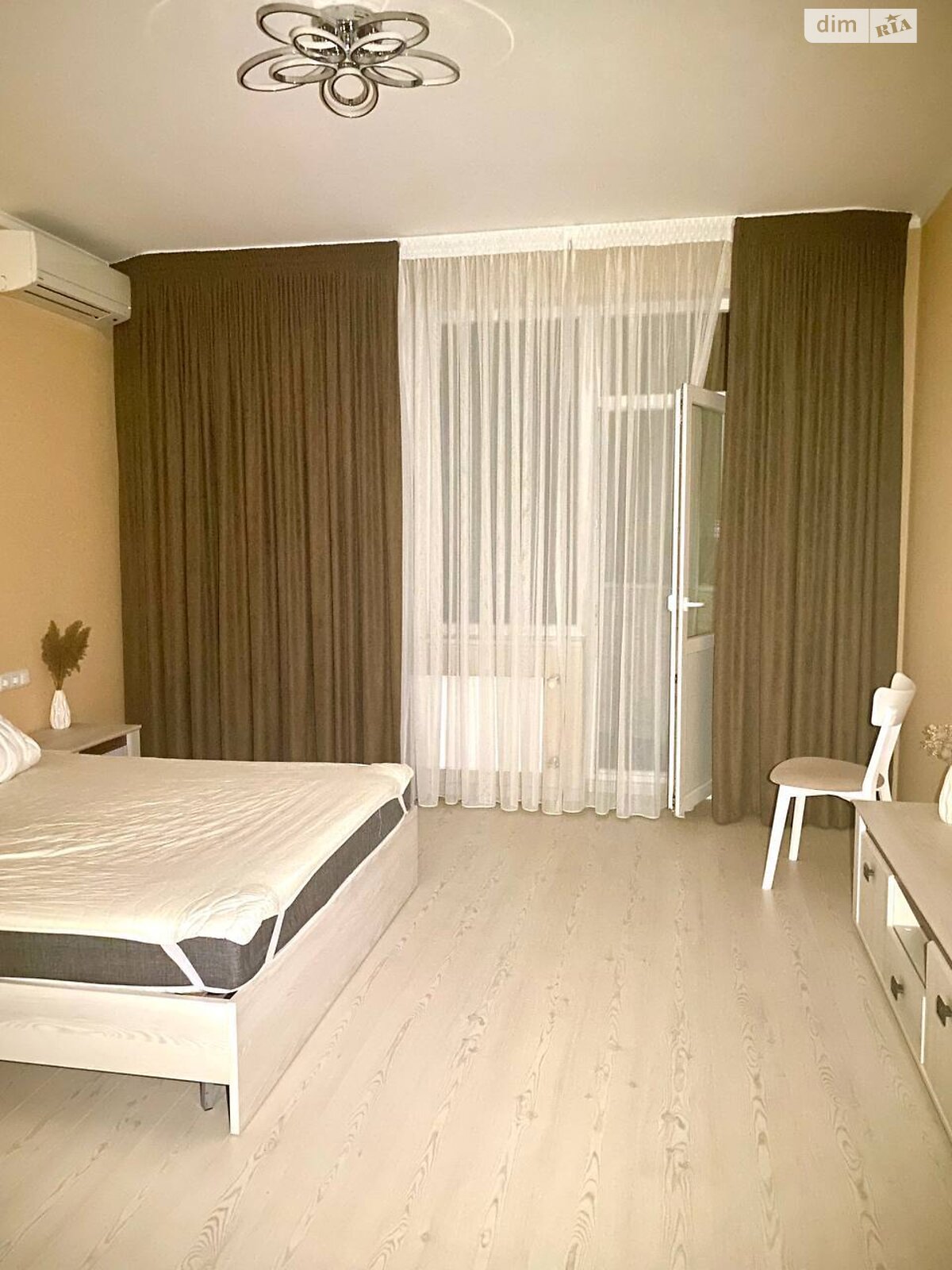 двухкомнатная квартира в Одессе, район Аркадия, на ул. Добровольцев в аренду на долгий срок помесячно фото 1