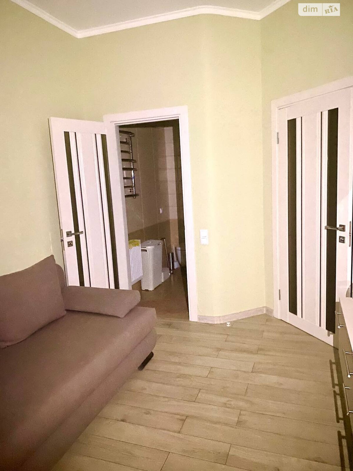 двухкомнатная квартира в Одессе, район Аркадия, на ул. Добровольцев в аренду на долгий срок помесячно фото 1