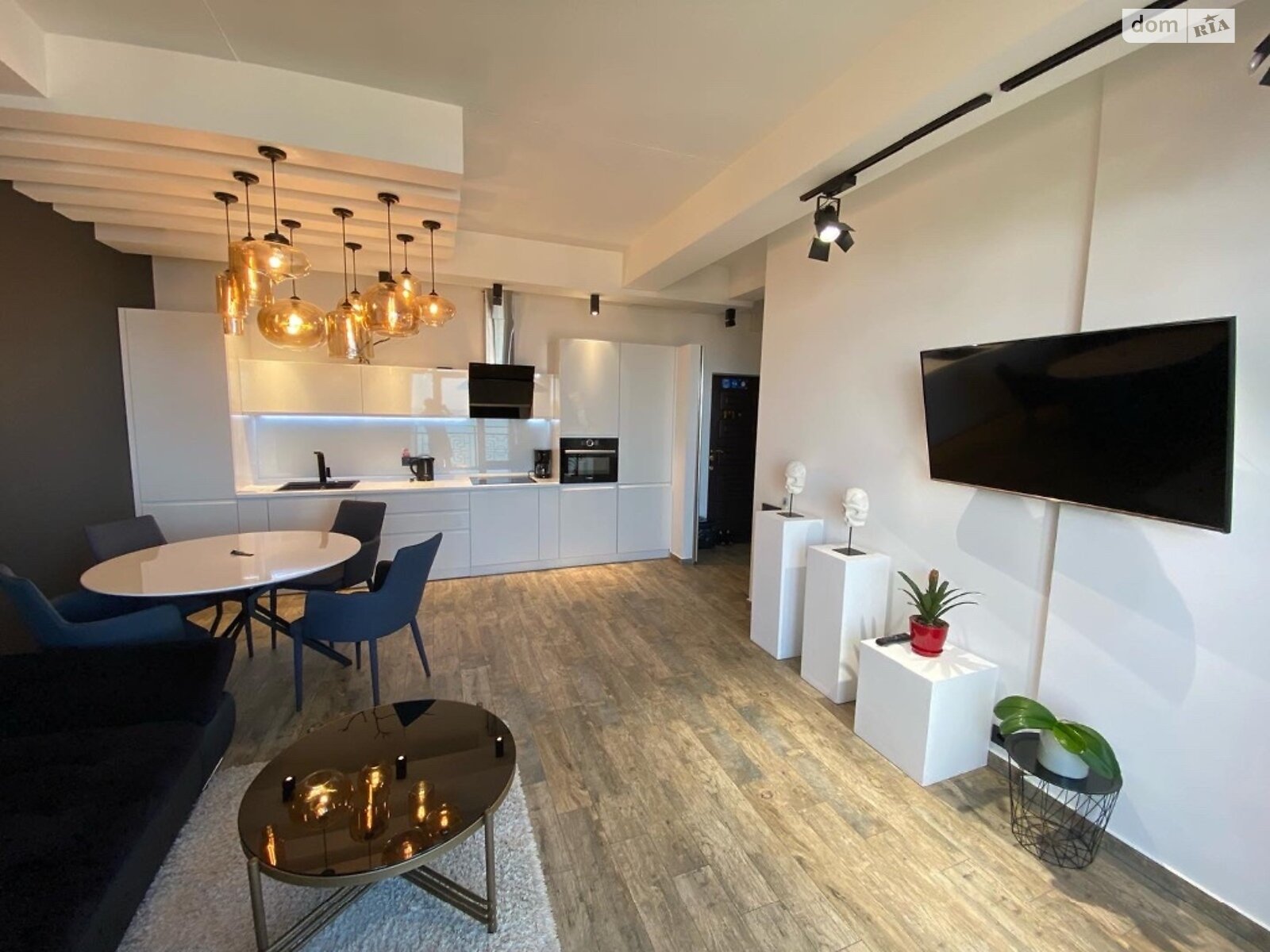 двухкомнатная квартира с мебелью в Одессе, район Аркадия, на бул. Французский в аренду на долгий срок помесячно фото 1 двухкомнатная квартира с мебелью в Одессе, район Аркадия, на бул. Французский в аренду на долгий срок помесячно фото 1