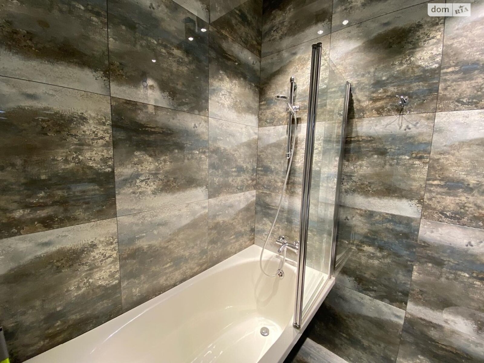 двухкомнатная квартира с мебелью в Одессе, район Аркадия, на бул. Французский в аренду на долгий срок помесячно фото 1 двухкомнатная квартира с мебелью в Одессе, район Аркадия, на бул. Французский в аренду на долгий срок помесячно фото 1