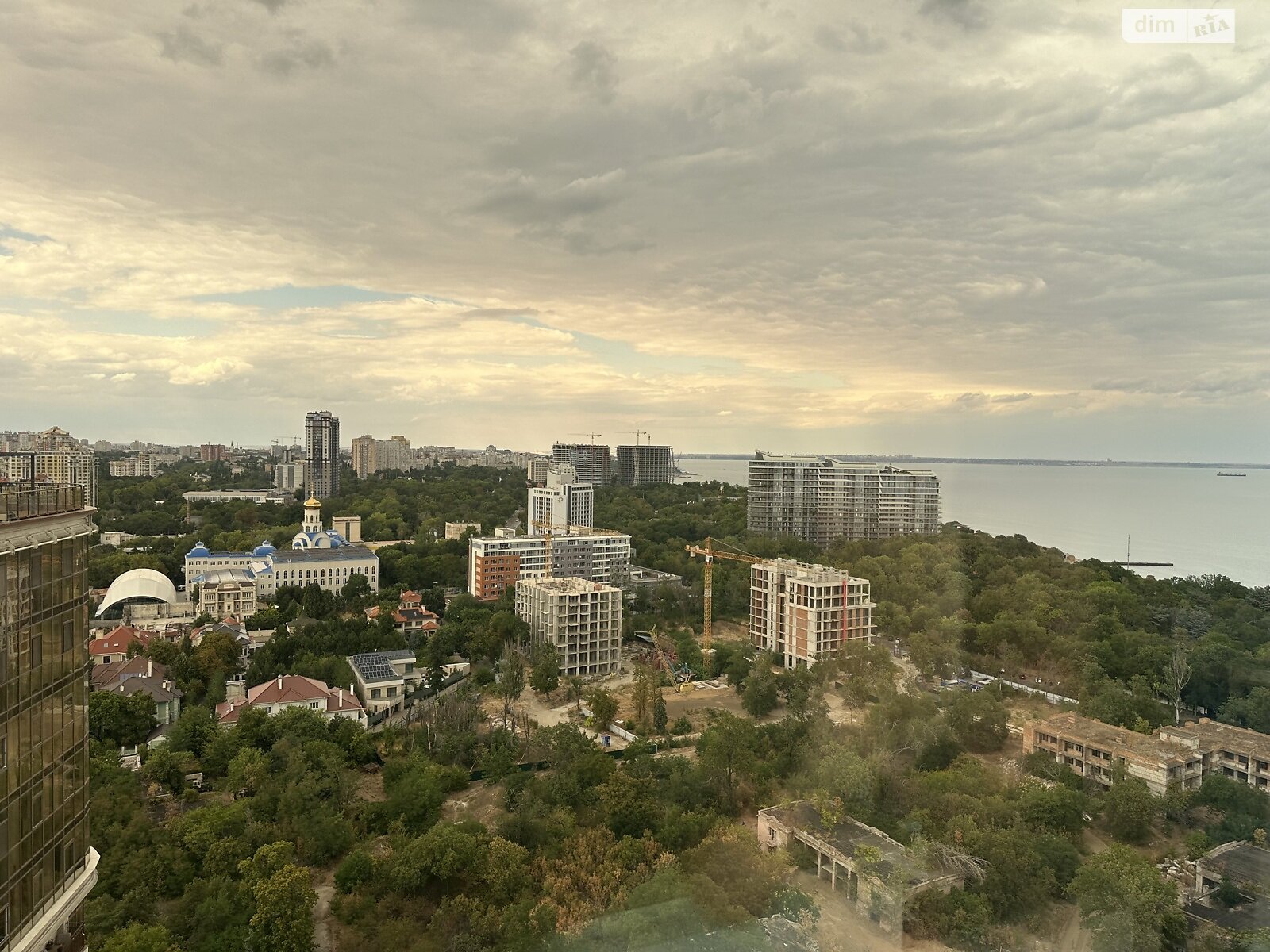 трикімнатна квартира в Одесі, район Аркадія, на бул. Французький 60В в довготривалу оренду помісячно фото 1