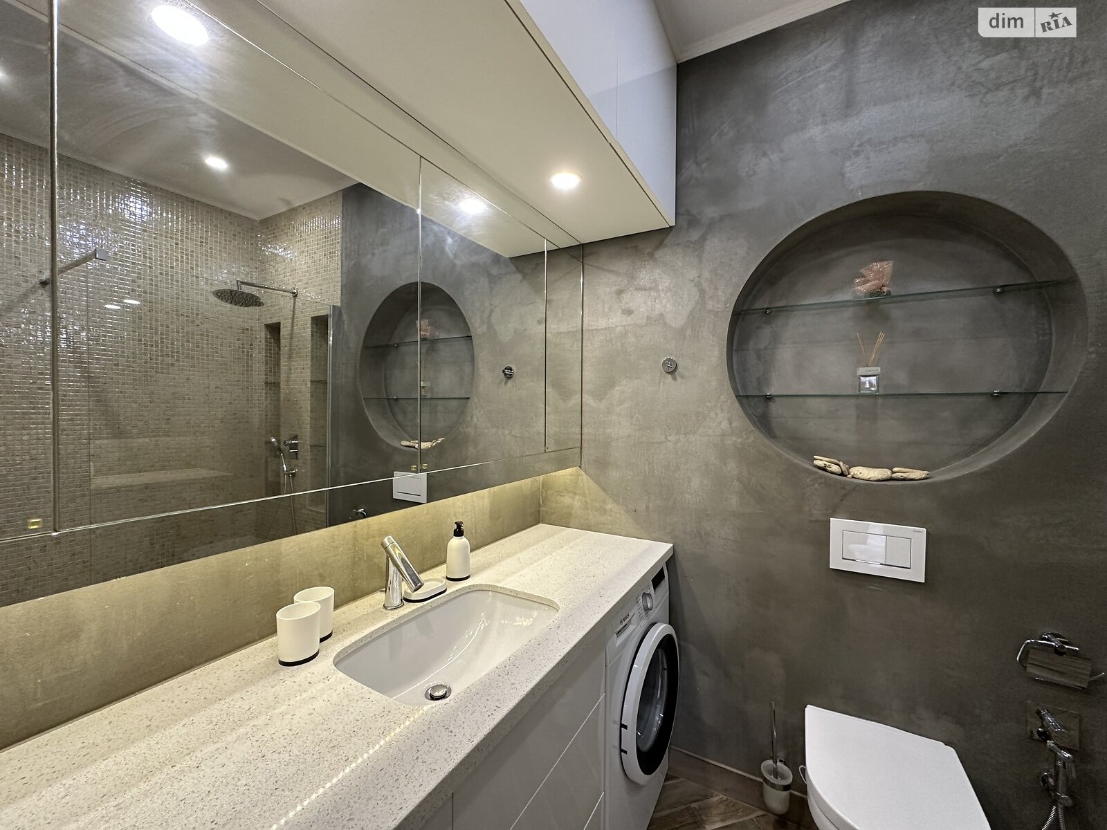 трикімнатна квартира в Одесі, район Аркадія, на бул. Французький 60В в довготривалу оренду помісячно фото 1