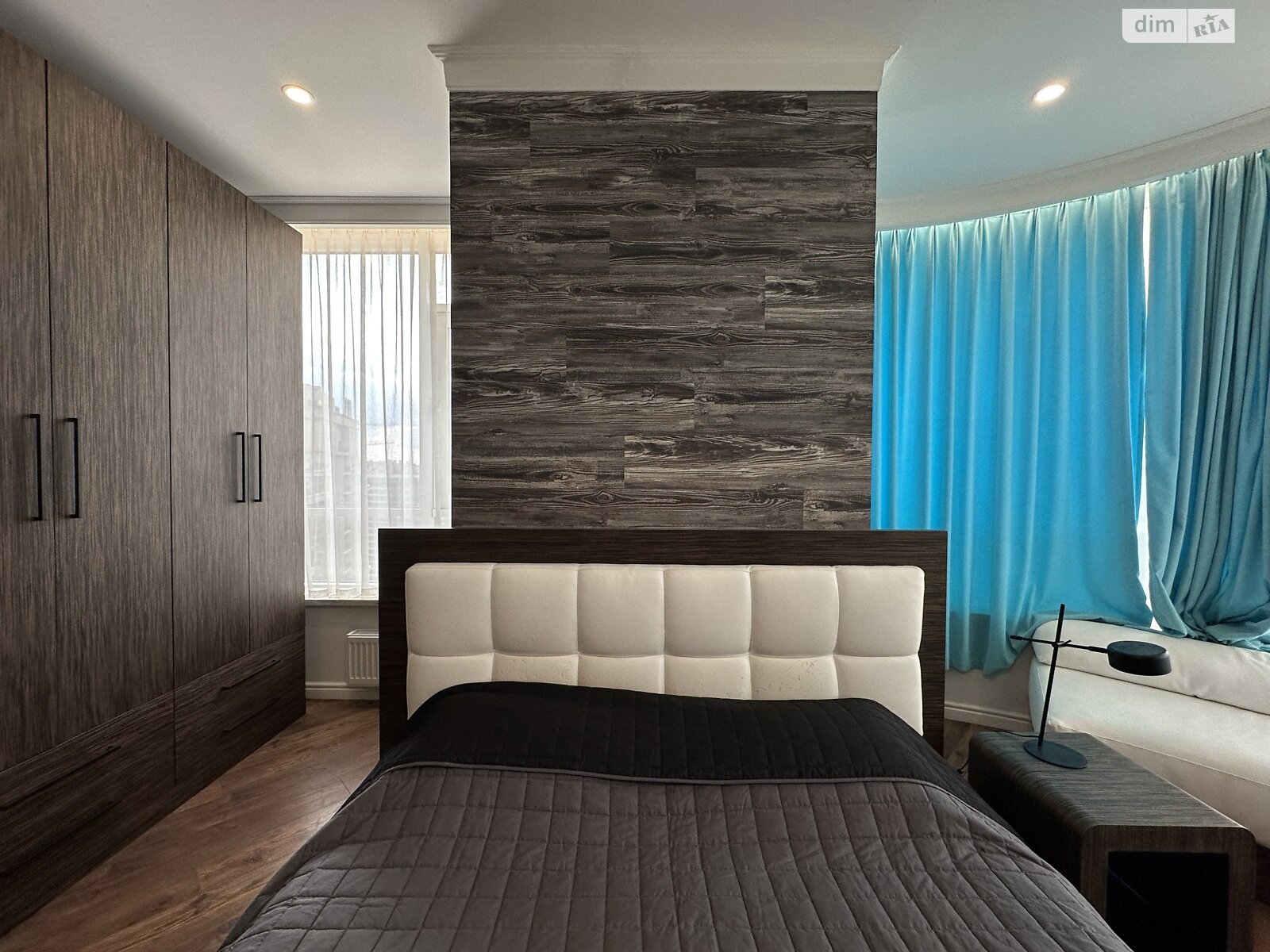 трикімнатна квартира в Одесі, район Аркадія, на бул. Французький 60В в довготривалу оренду помісячно фото 1