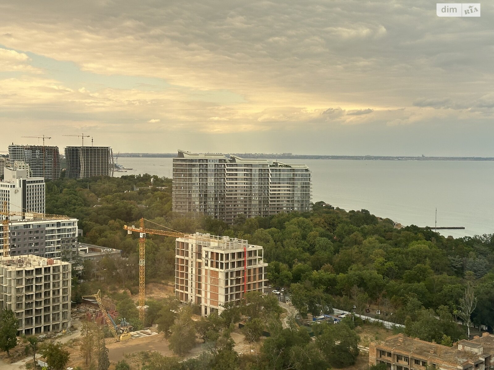 трикімнатна квартира в Одесі, район Аркадія, на бул. Французький 60В в довготривалу оренду помісячно фото 1