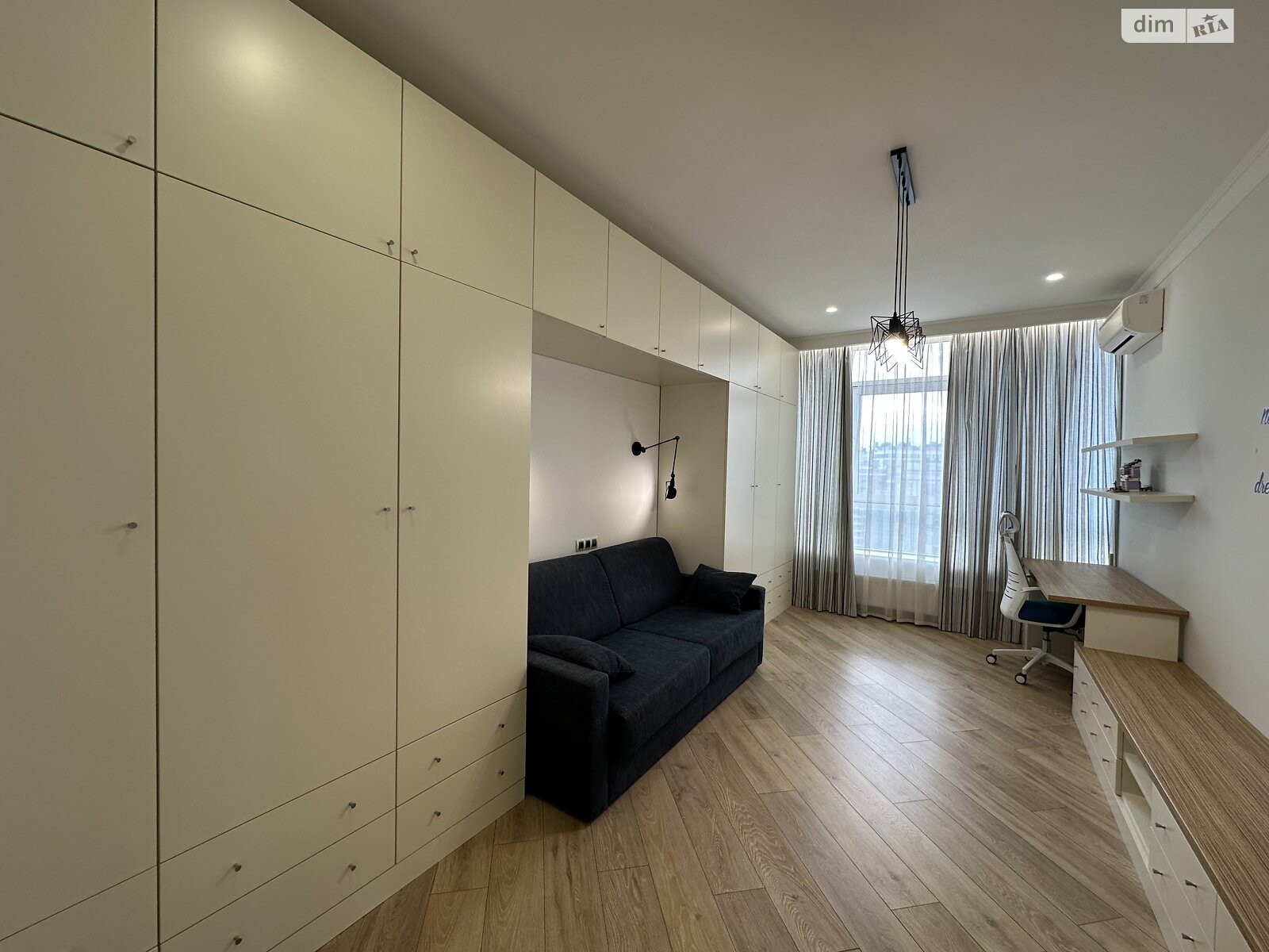 трикімнатна квартира в Одесі, район Аркадія, на бул. Французький 60В в довготривалу оренду помісячно фото 1