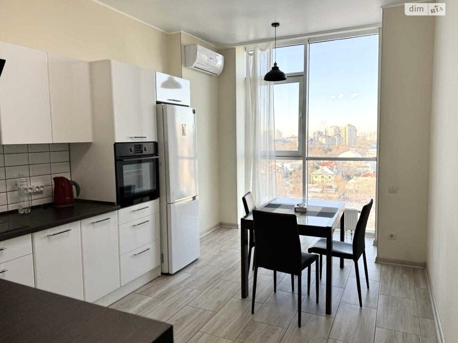 однокімнатна квартира в Одесі, район Аркадія, на бул. Французький 60В в довготривалу оренду помісячно фото 1 однокімнатна квартира в Одесі, район Аркадія, на бул. Французький 60В в довготривалу оренду помісячно фото 1