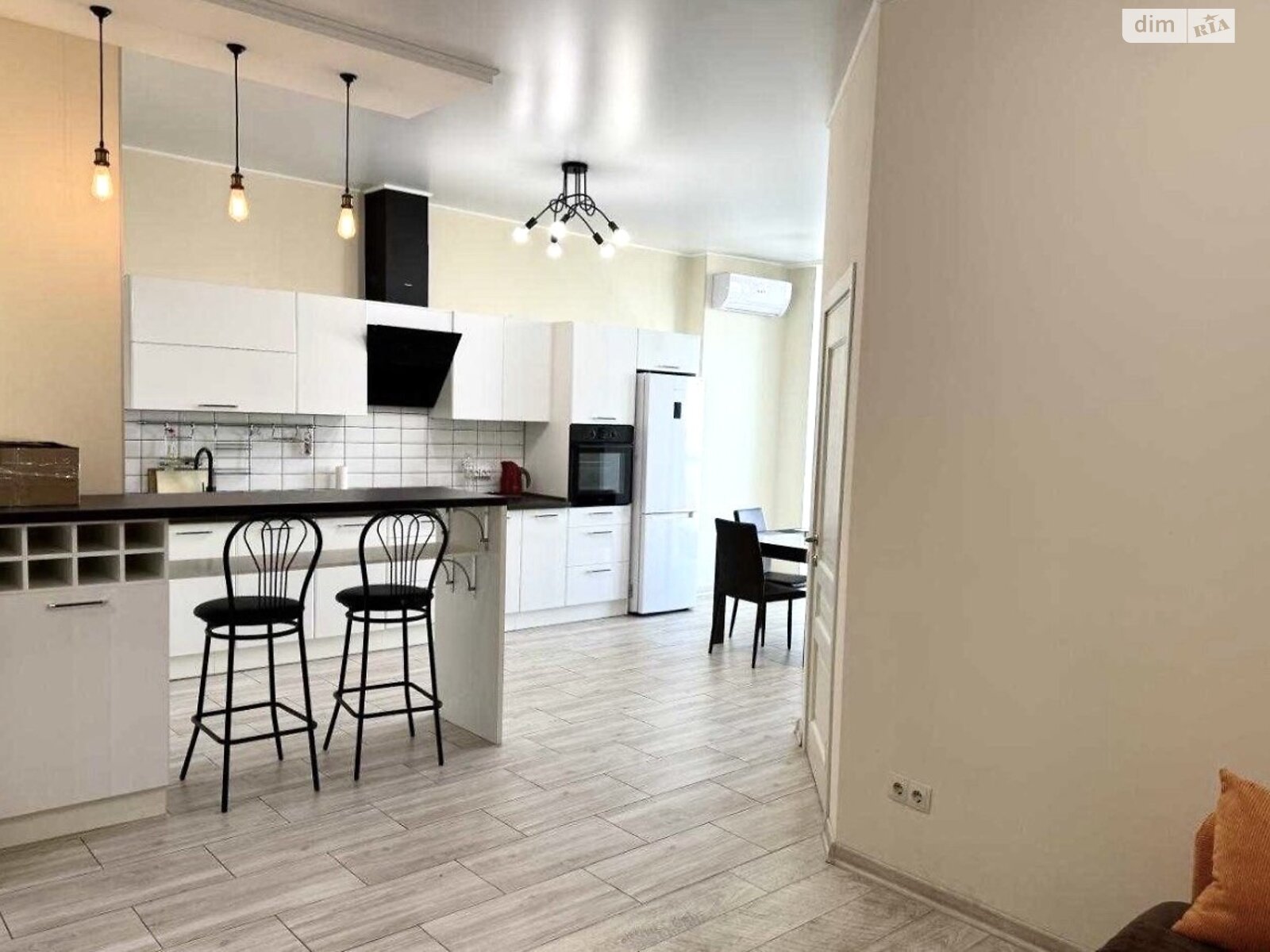 однокімнатна квартира в Одесі, район Аркадія, на бул. Французький 60В в довготривалу оренду помісячно фото 1 однокімнатна квартира в Одесі, район Аркадія, на бул. Французький 60В в довготривалу оренду помісячно фото 1