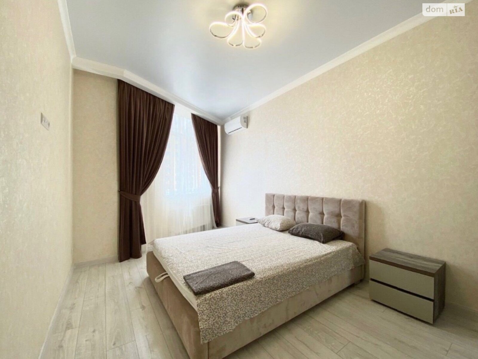 четырехкомнатная квартира в Одессе, район Аркадия, на плато Гагаринское 9 в аренду на долгий срок помесячно фото 1