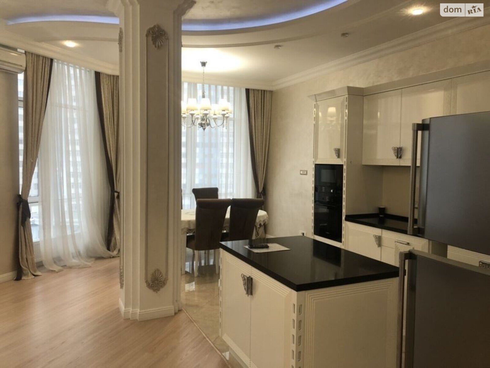 четырехкомнатная квартира с мебелью в Одессе, район Аркадия, на ул. Генуэзская в аренду на долгий срок помесячно фото 1