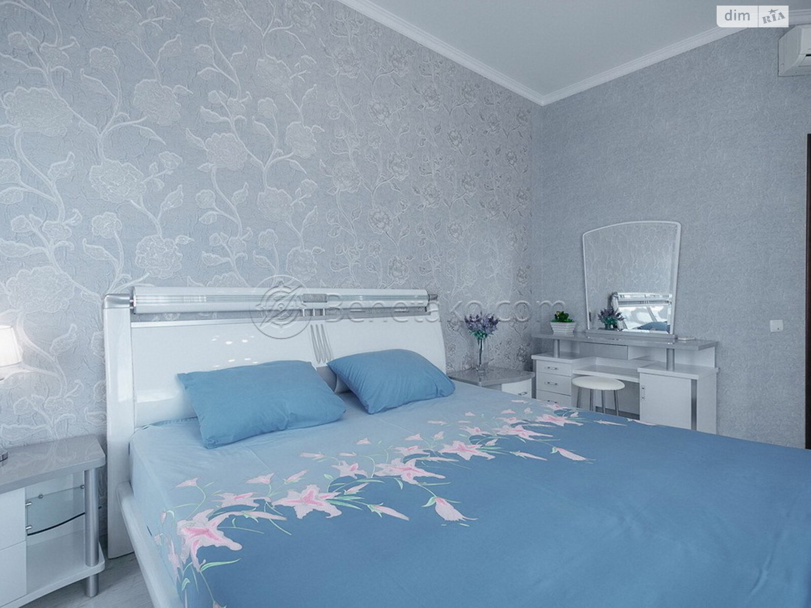 трикімнатна квартира в Одесі, район Аркадія, на вул. Генуезька 5 в довготривалу оренду помісячно фото 1