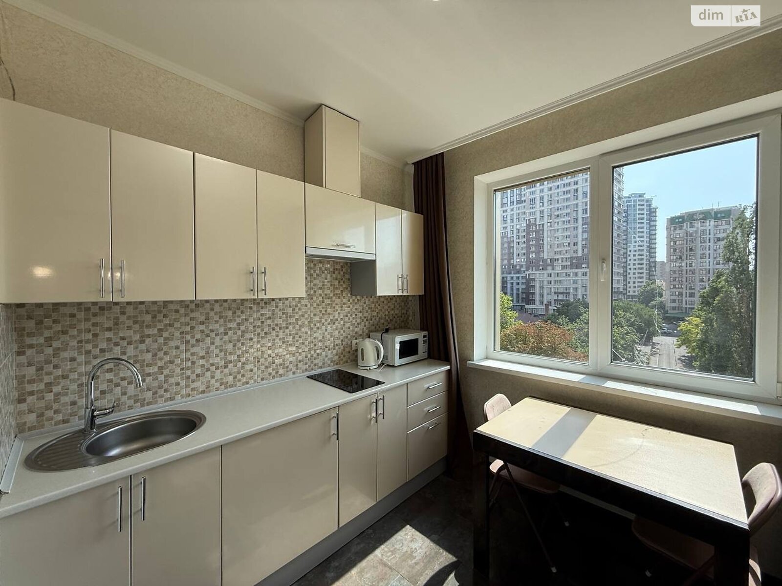 однокімнатна квартира в Одесі, район Аркадія, на вул. Генуезька 3Б в довготривалу оренду помісячно фото 1