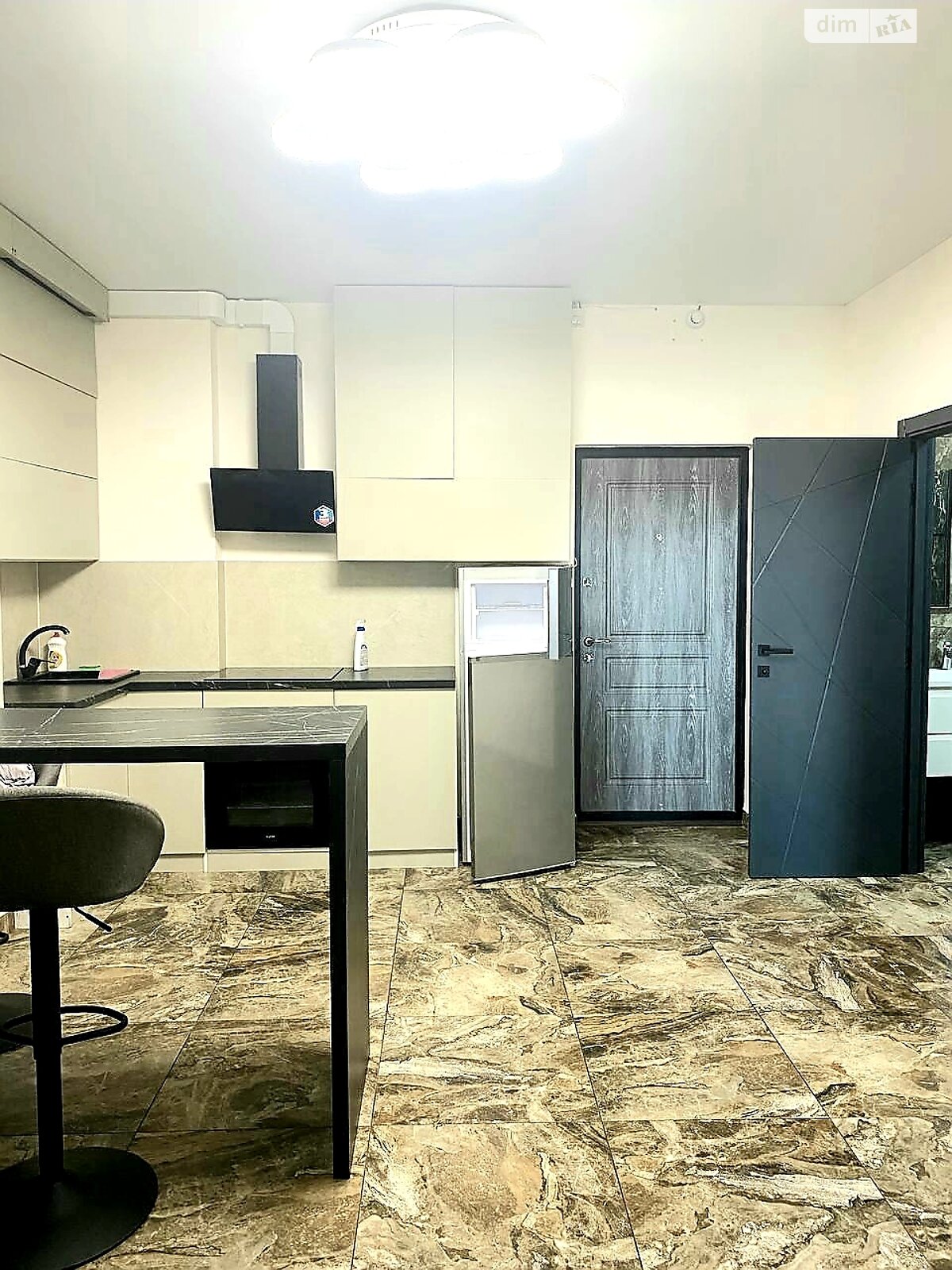 двухкомнатная квартира в Одессе, район Аркадия, на ул. Генуэзская в аренду на долгий срок помесячно фото 1