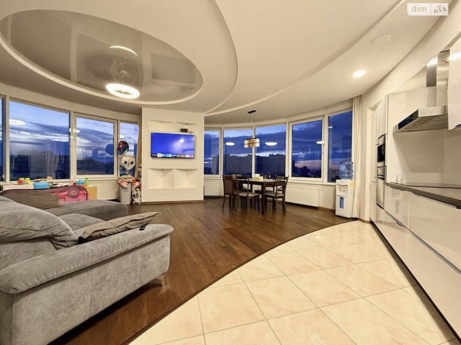 трехкомнатная квартира в Одессе, район Аркадия, на ул. Генуэзская 5 в аренду на долгий срок помесячно фото 1