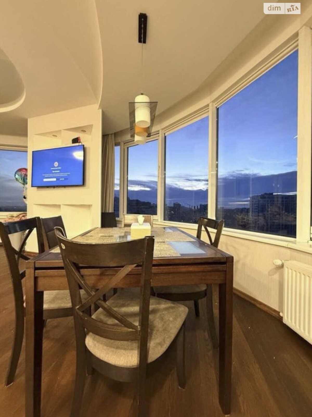 трехкомнатная квартира в Одессе, район Аркадия, на ул. Генуэзская 5 в аренду на долгий срок помесячно фото 1