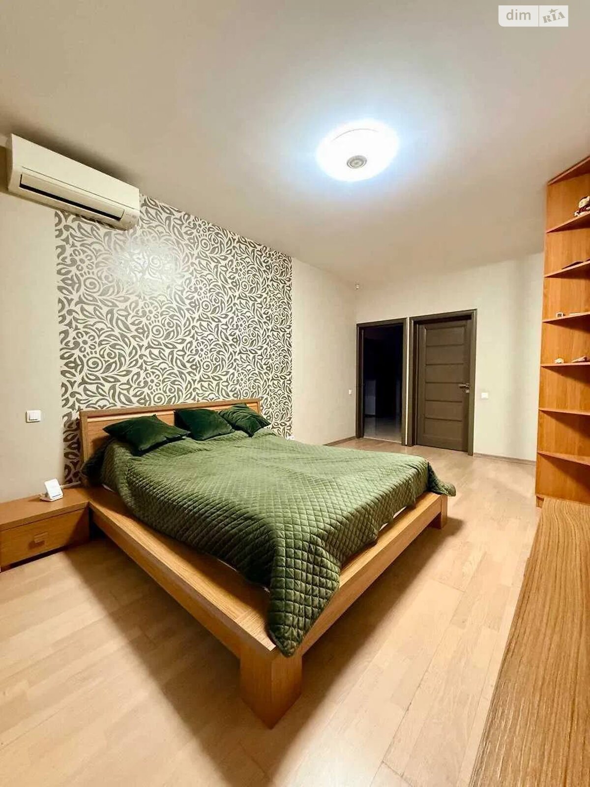 трехкомнатная квартира в Одессе, район Аркадия, на ул. Генуэзская 5 в аренду на долгий срок помесячно фото 1