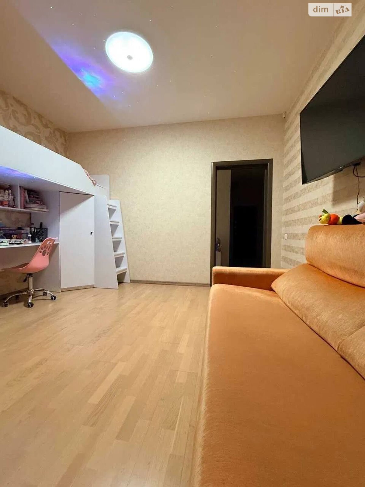 трехкомнатная квартира в Одессе, район Аркадия, на ул. Генуэзская 5 в аренду на долгий срок помесячно фото 1